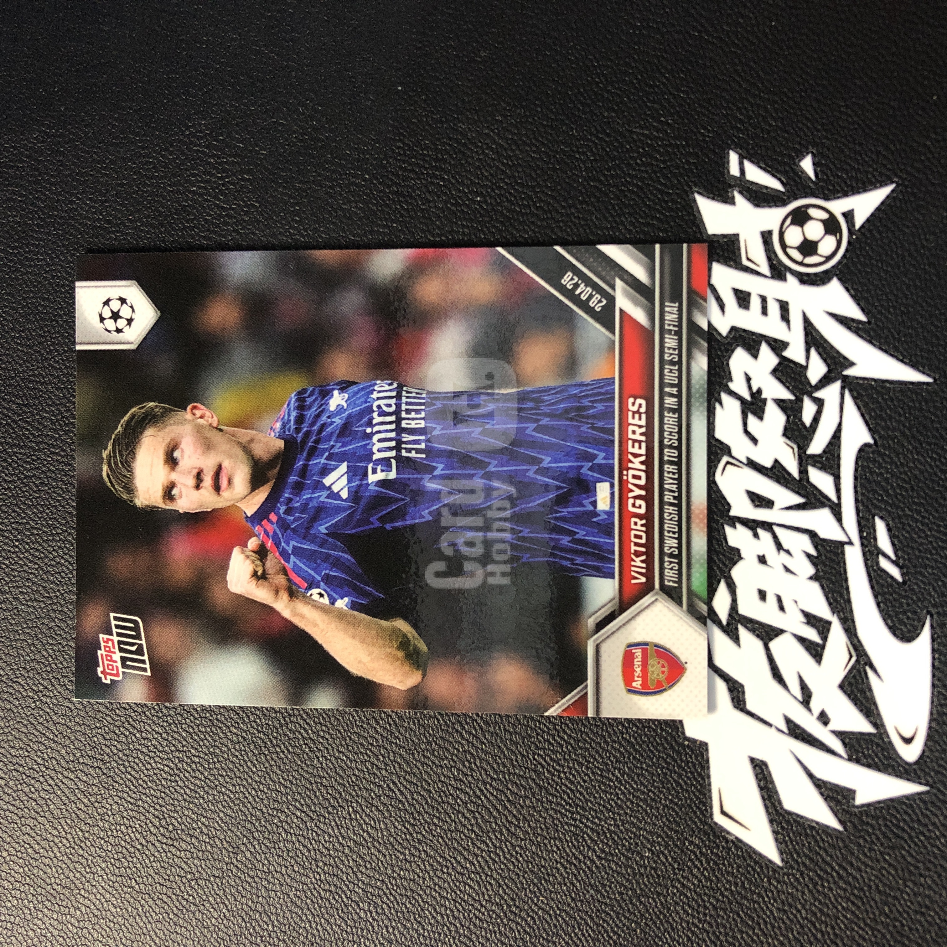 【拔脚代卖】2026 Topps Now 欧冠 维克托 哲凯赖什 Viktor Gyokeres 阿森纳 枪手 葡萄牙体育 考文垂 首次帮助阿森纳闯入欧冠决赛 纪念卡 瑞典国家队收藏必备 瑕疵如图｜拔脚沙漠BH3