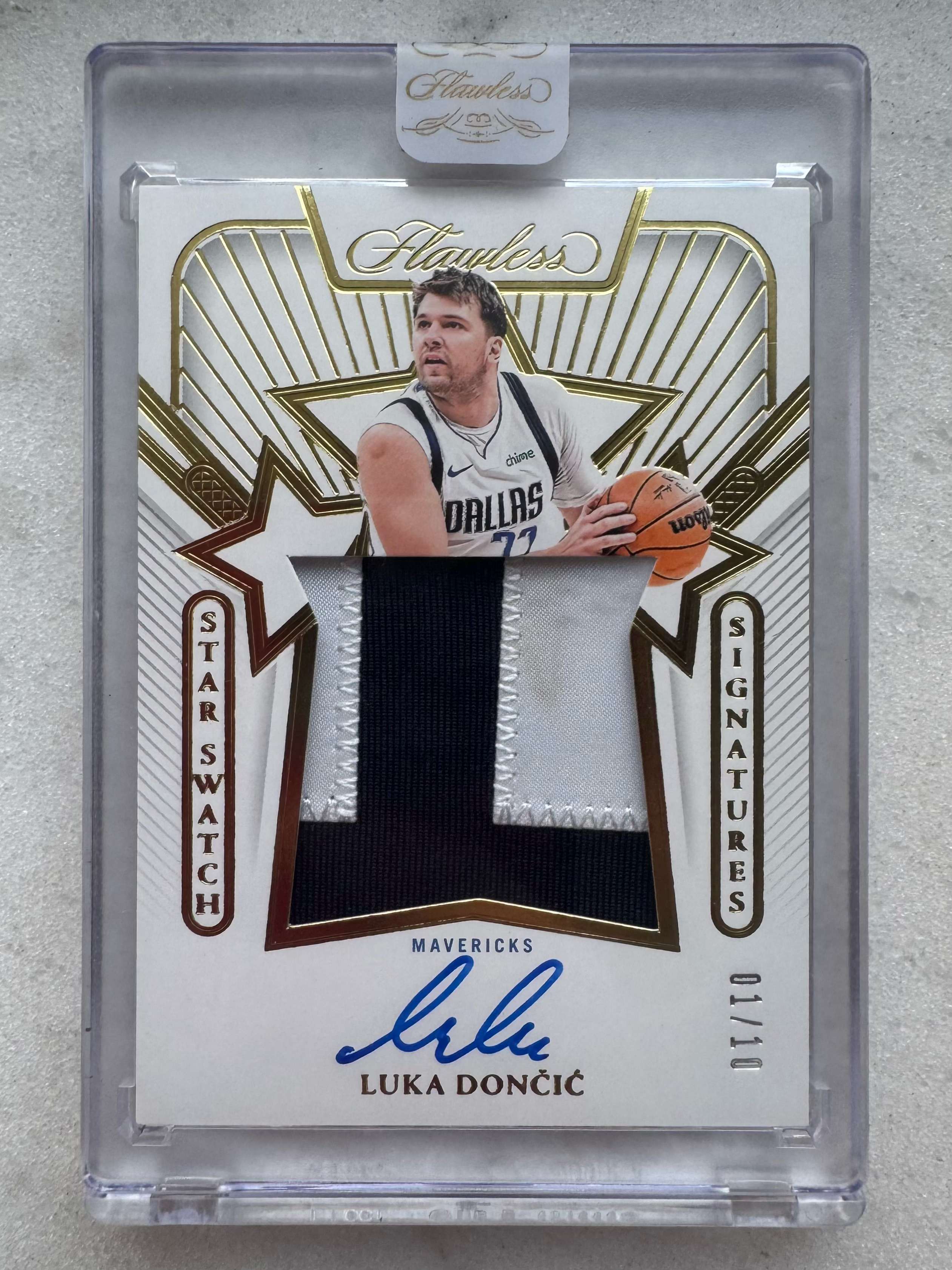 2023-24 Panini Flawless Luka Doncic 【熾焰拍賣】手提末年 獨行俠 東契奇 01/10首編金版星星簽字 SS Gu大窗patch卡簽 原封 切割暴力墨跡卡品棒 #廠長