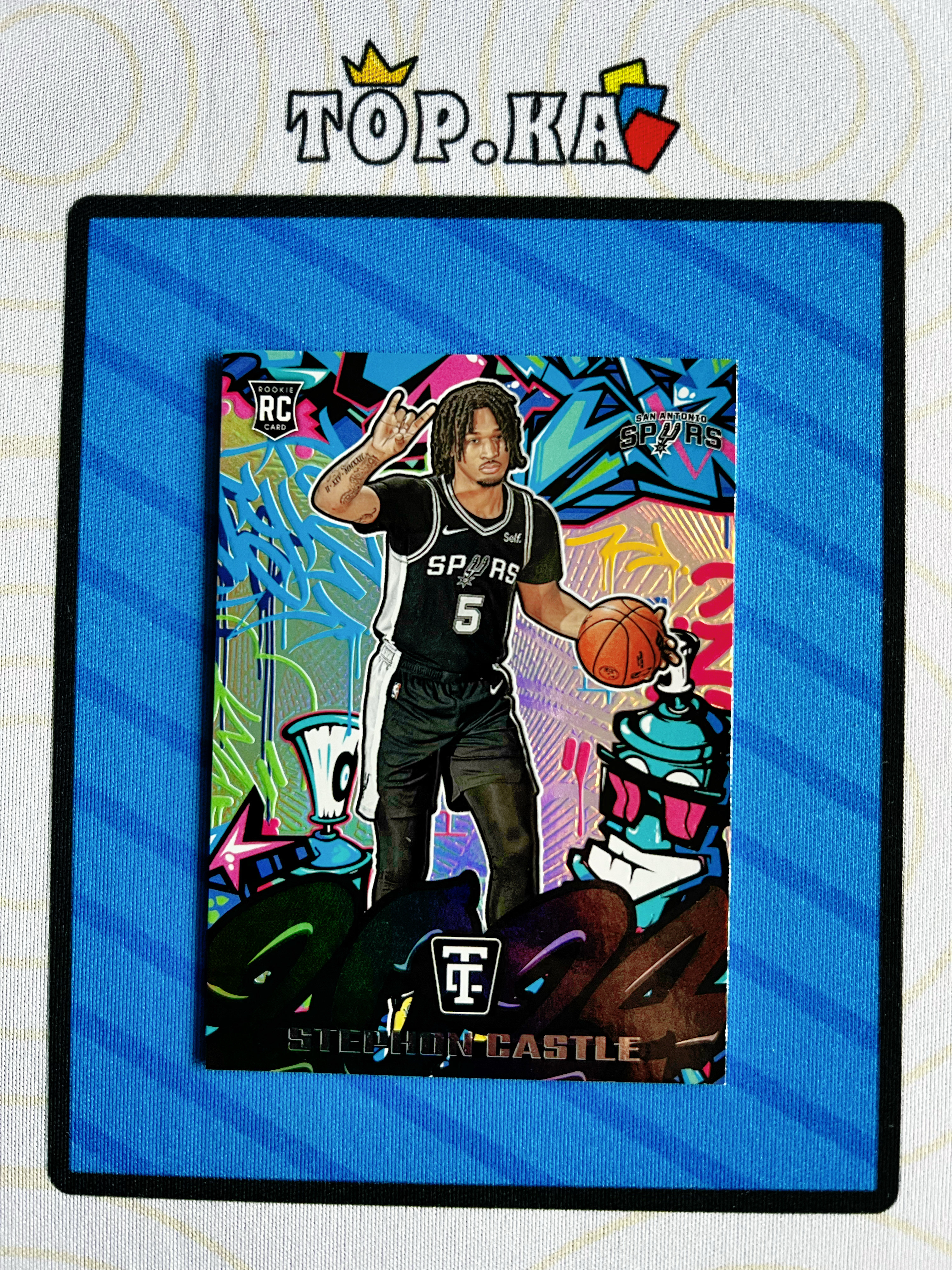 【顶尖卡社】2024-25 Panini Totally Certified Stephon Castle 卫生巾 马刺 斯蒂芬 卡斯尔 新秀RC 大比例 涂鸦特卡 银折 详情看描述 卡品如图【灰】