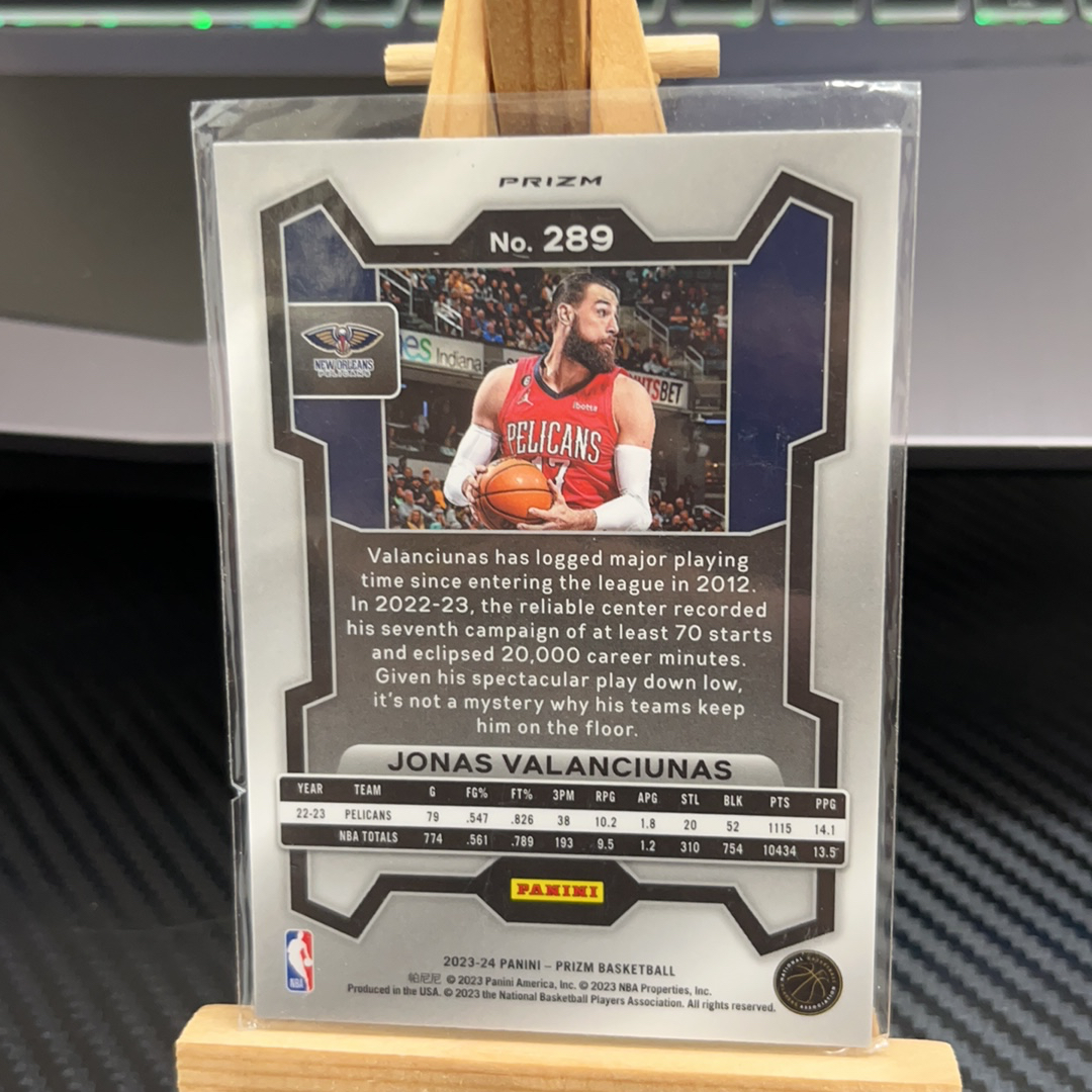 2023-24 Panini Prizm Jonas Valanciunas 瓦兰丘纳斯 鹈鹕 银折 折射 prizm系列 pz 卡品如图 凑图必备 值得收藏!免费代卖!