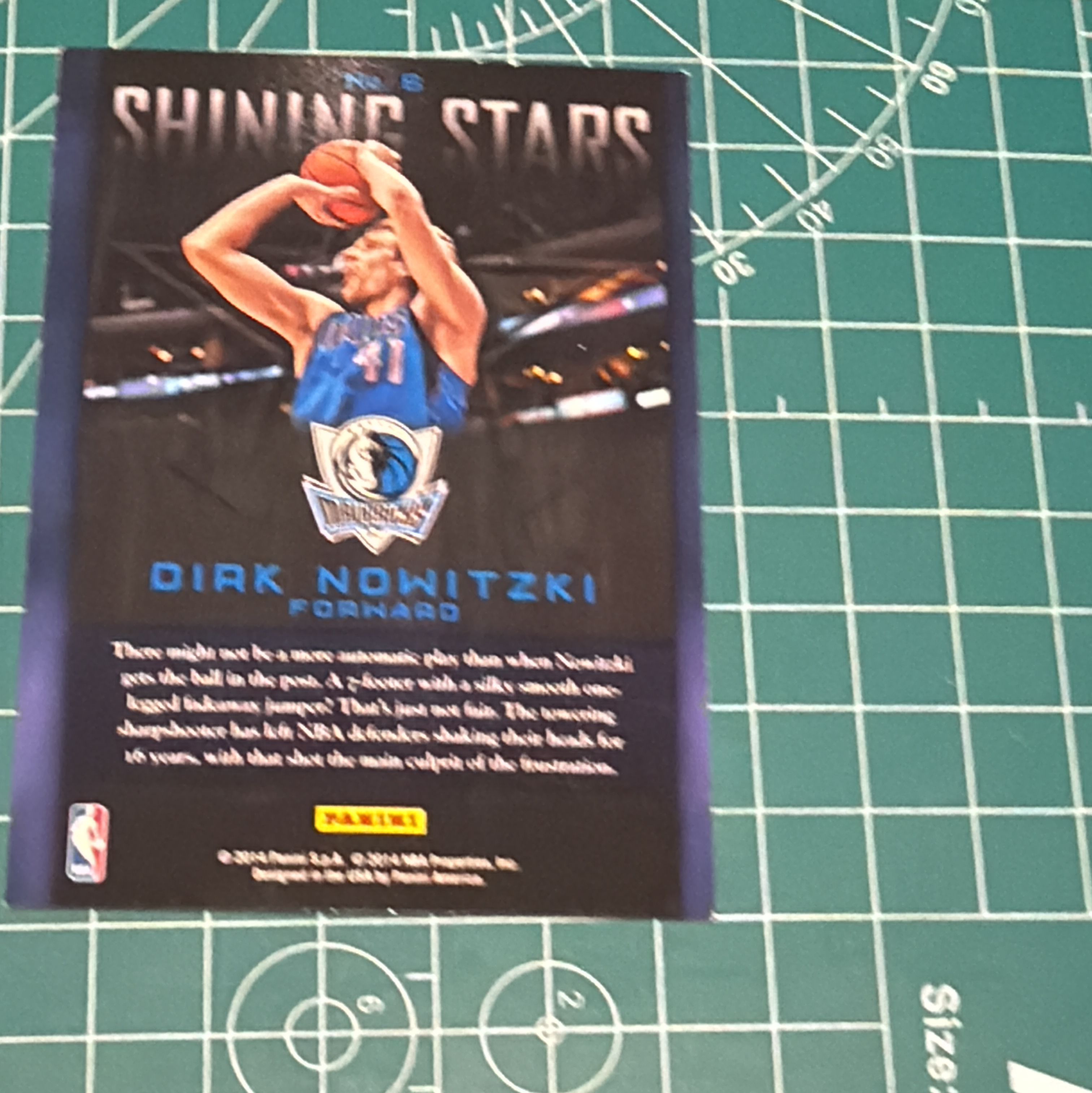 2014-15 Panini S.p.A Dirk Nowitzki 中雅图/中亚图 德克诺维斯基 司机 聚光灯特卡 闪耀明星 闪卡 Shining Stars 老卡 绝版卡 稀有大比例