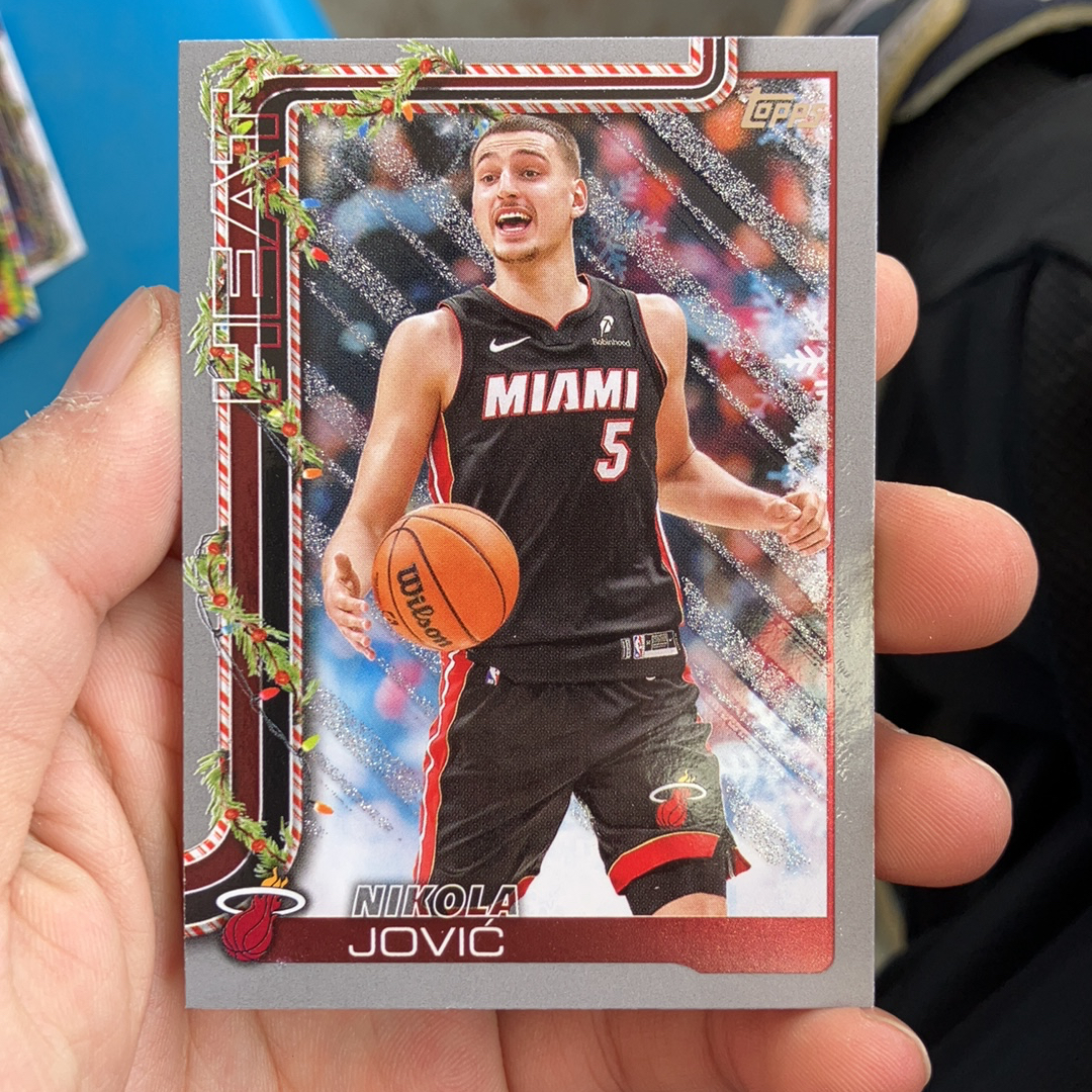 2024-25 Topps topps Nikola Jovic 可积累!!!【小卡代卖】 圣诞节 银磨砂折 约维奇 热火特卡 卡品如图 选图好看