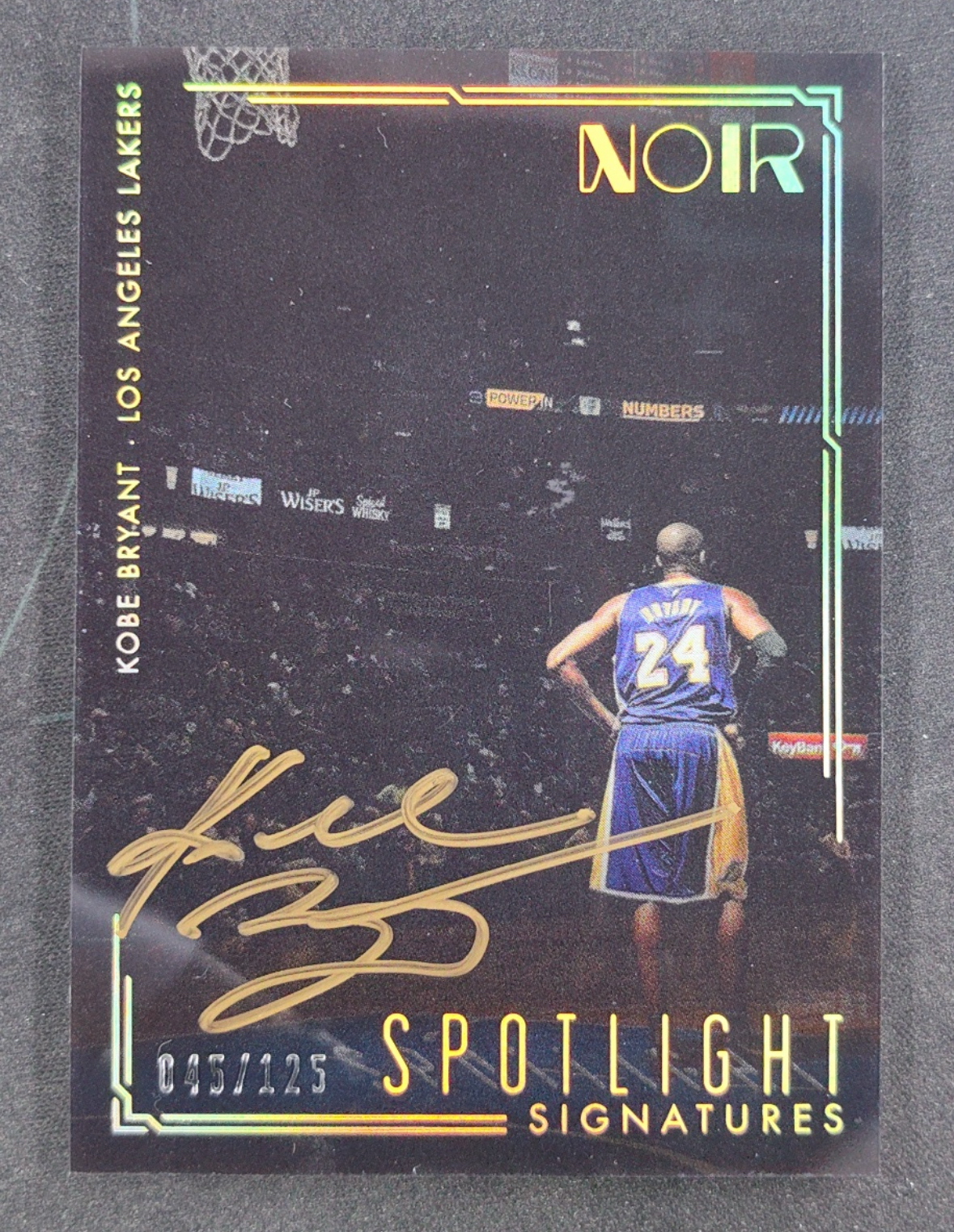 2016-17 Panini Noir Kobe Bryant 诺尔 湖人 科比 布莱恩特 Spotlight 聚光灯 镜面 签字卡签 金笔 125编 无平行 绝笔 经典背影选图 投资品 微瑕如图