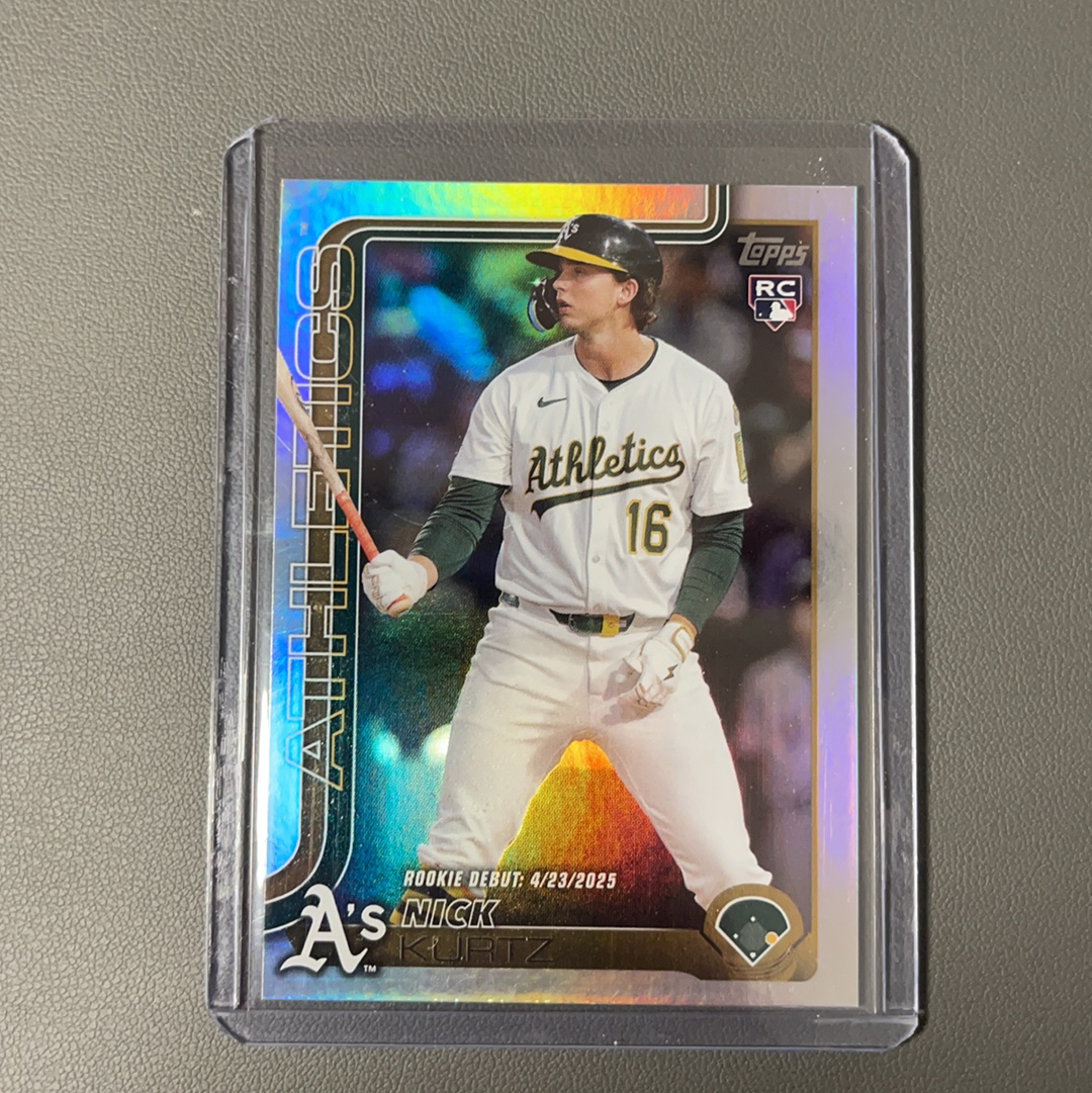 2025 Topps Update Nick Kurtz RC 尼克 库尔茨 运动家 最佳新人 新秀 首秀日 折射 银折#2【9527】