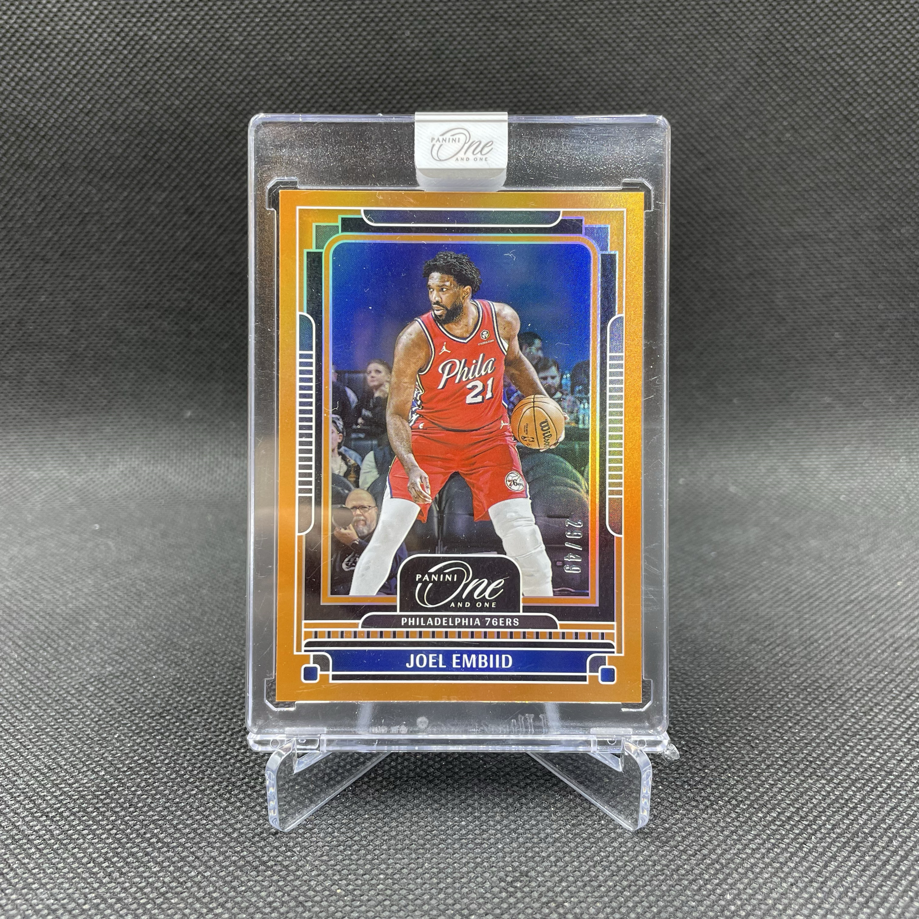 2024-25 Panini One and One Joel Embiid 【无界代卖】76人 乔尔 恩比德 大帝 29/49编 Base 橙折 原封砖 内线支柱 品如图 不累计 Yo