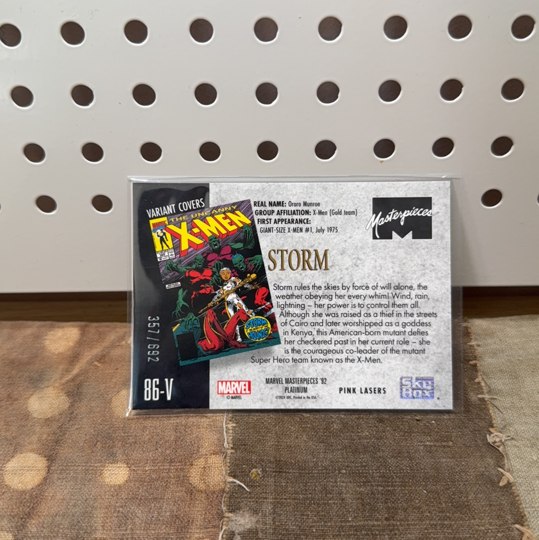 2024 SkyBox Marvel (MCU) 漫威 masterpieces 92 Platinum 92 白金 大师复刻 变体 粉镭射 357/692 风暴女 Storm