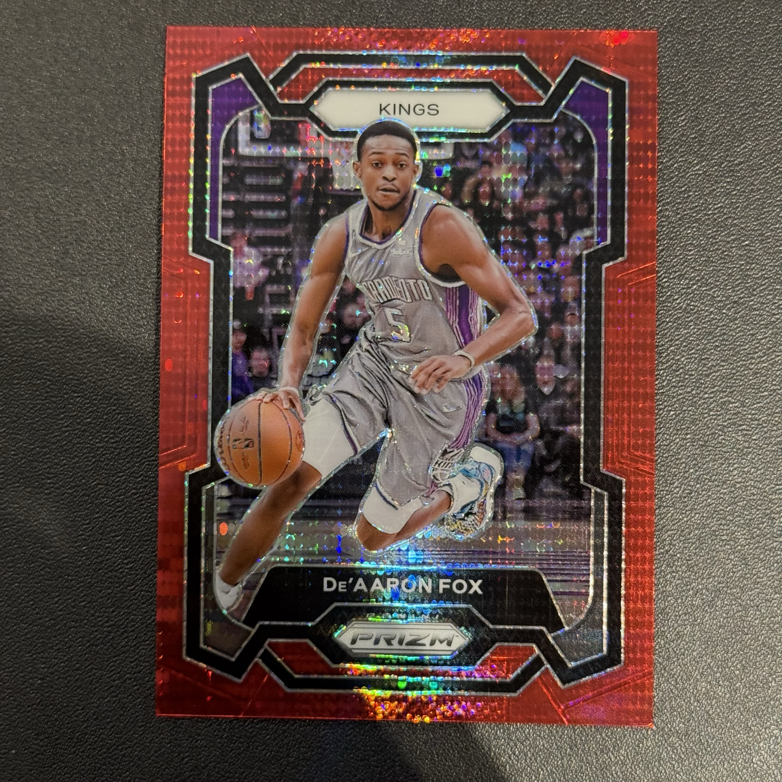2023-24 Panini Prizm De'Aaron Fox 【猴猴旺卡】国王 达龙福克斯 104/299编 红折卡品如图 接代拍【林哥】
