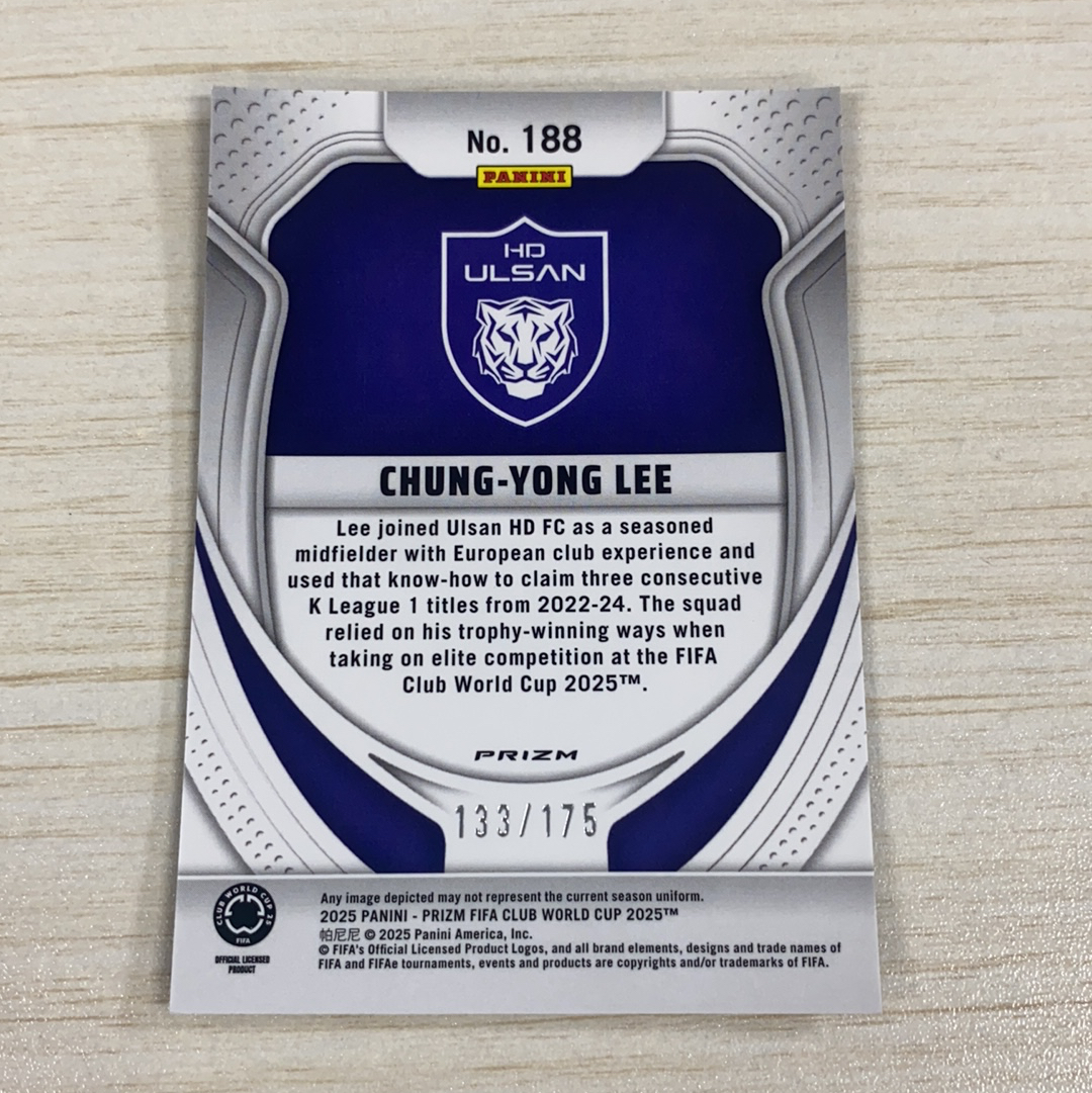 【小牛代拍】2025 Panini Prizm FIFA Club World Cup Lee Chung Young 李青龙 韩国 波鸿 蔚山HD 175编 蓝碎冰折 卡品如图(一哥)