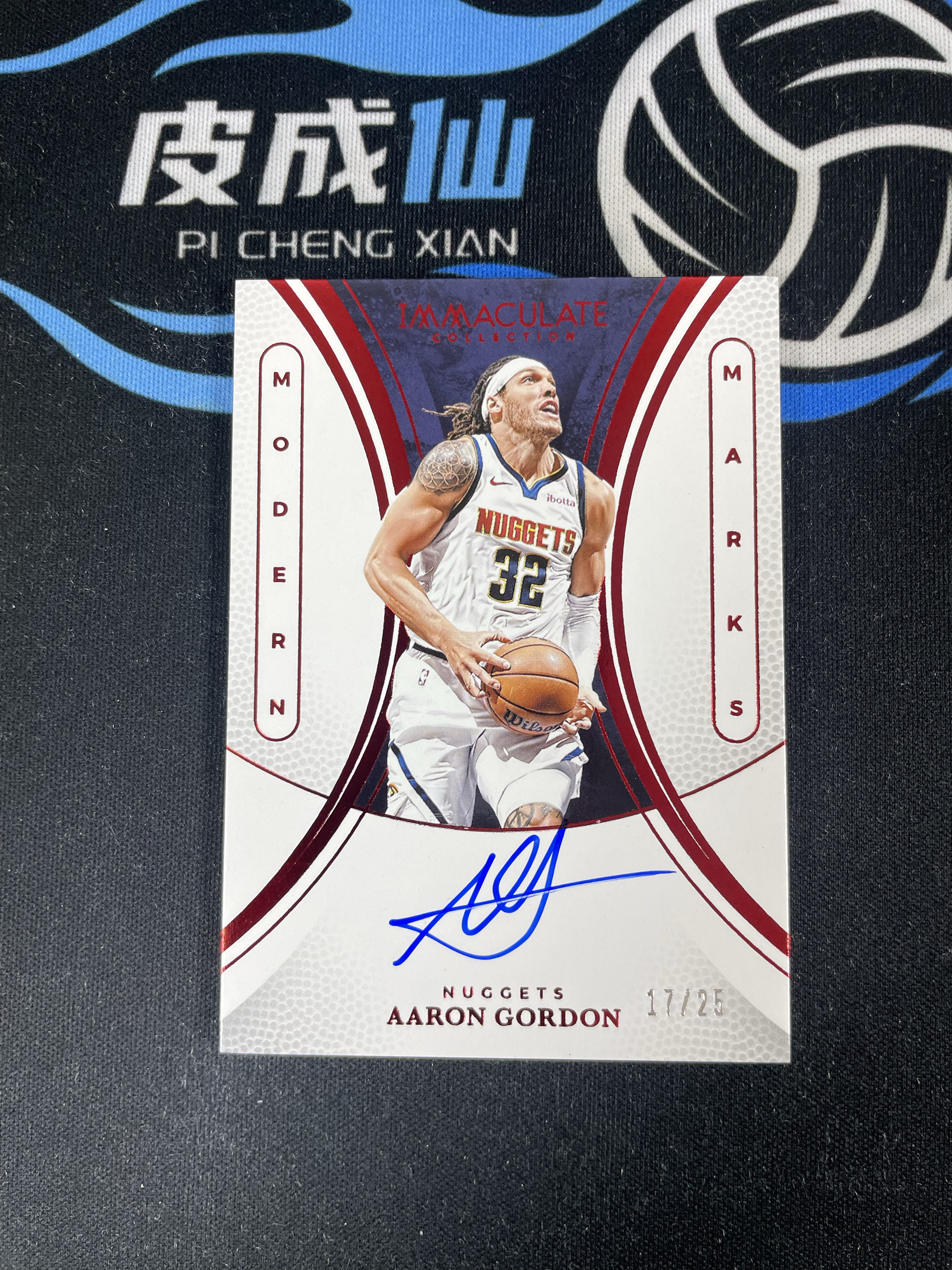 【皮成仙拍卖 统一手续费6%】 PANINI 24-25 IMM 掘金 AARON GORDON 阿隆戈登 红版 MODERN MARKS 签字 卡签 25编 瑕疵如图【只发顺丰】雪碧售卖机22
