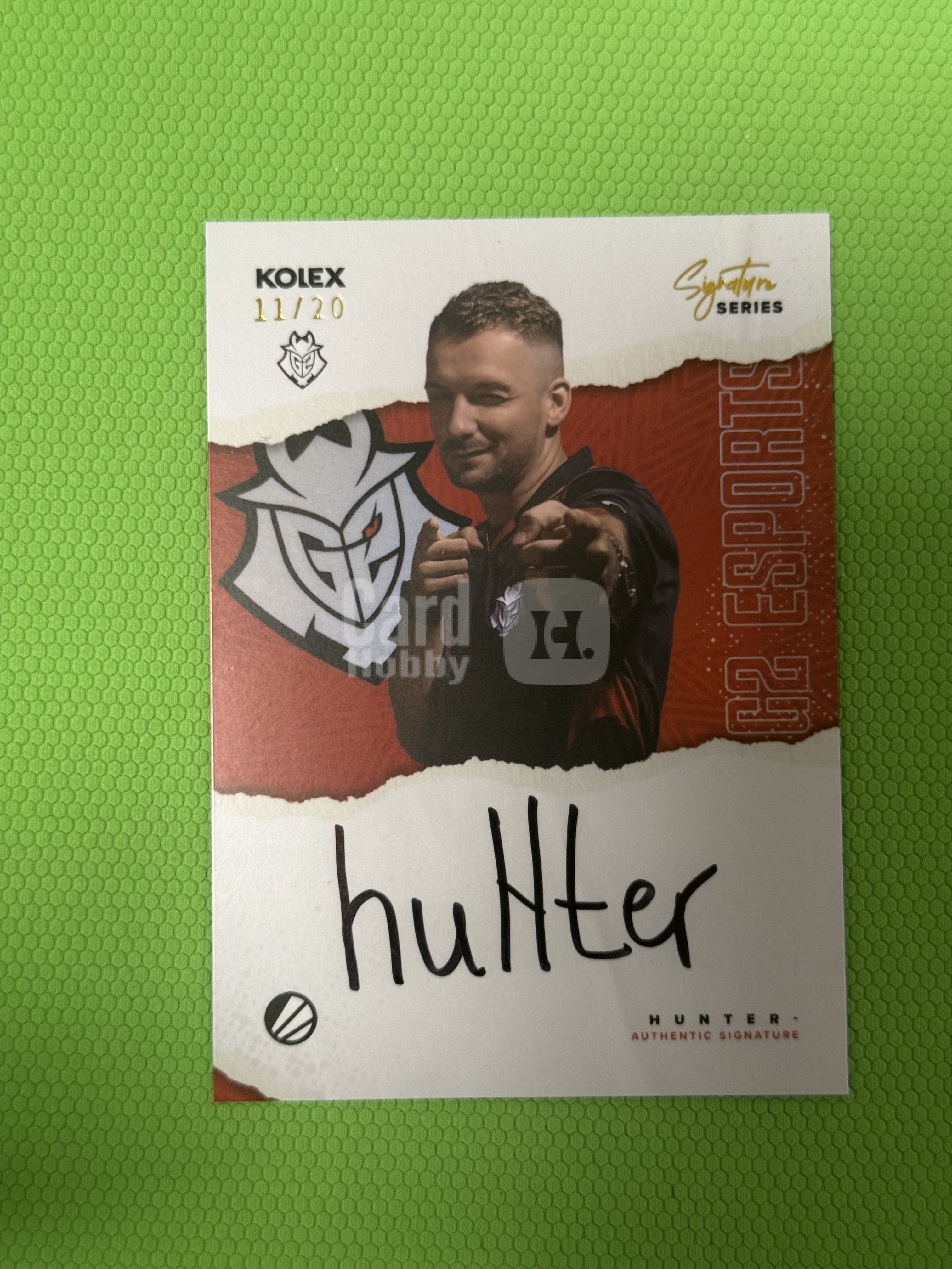 2025 KOLEX CSGO 卡品如图 【11/20】HUNTER- 蜜蜂盒签字 限量20张 收藏必备 悠