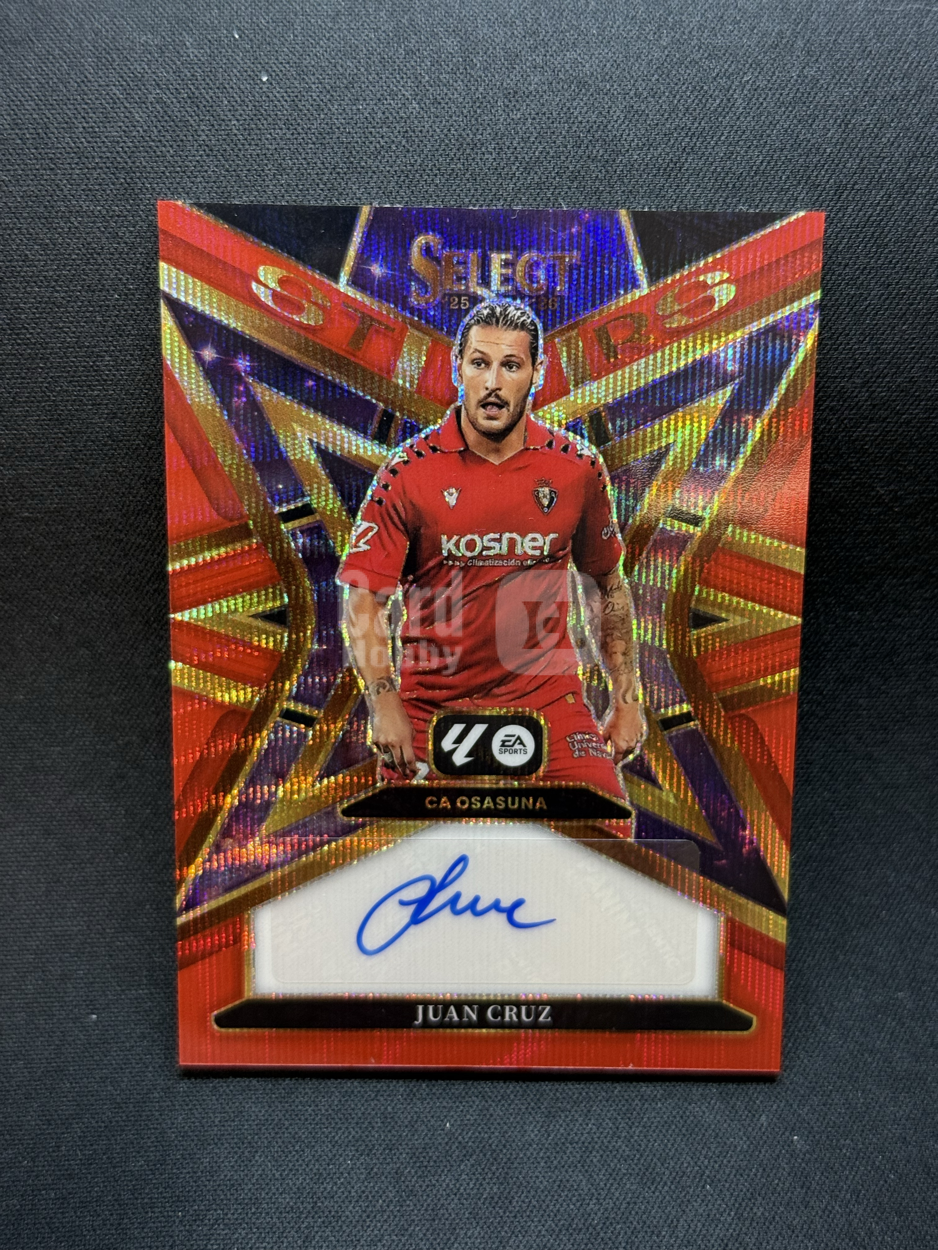 2025-26 Panini Select Juan Cruz 【小贝代拍】西甲 Se 胡安 克鲁斯 奥萨苏纳 红波纹折 签字 瑕疵如图 拍前看描述 H MFC