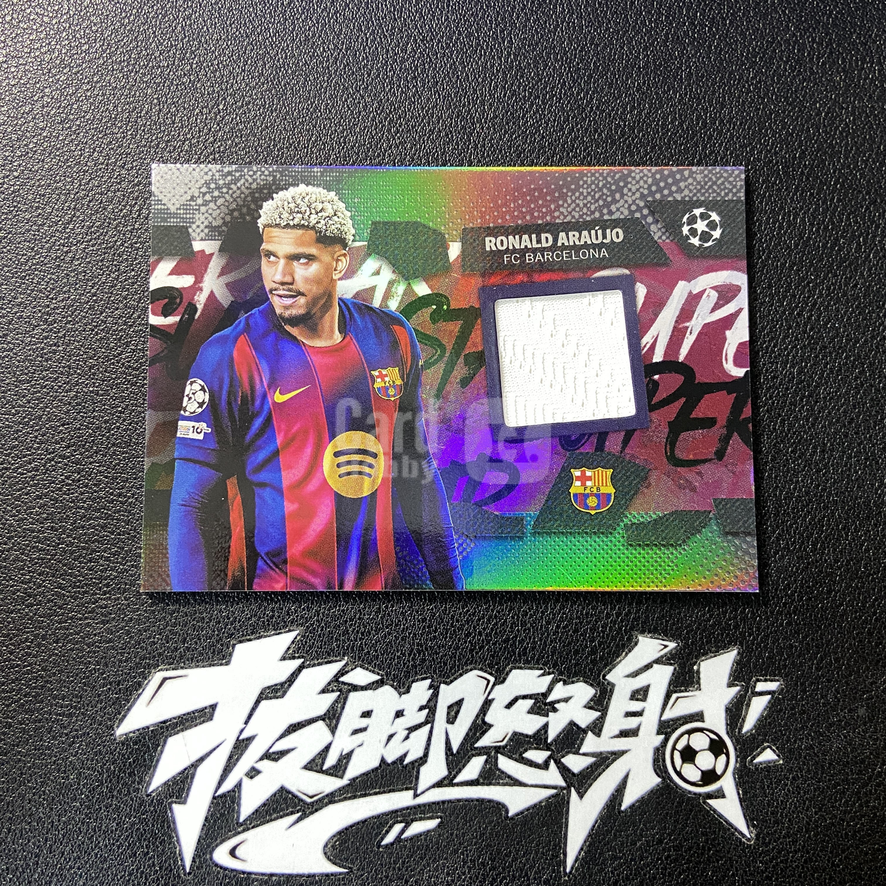 【拔脚代卖】2026 Topps 欧冠 Ronald Araujo 阿劳霍 巴萨 利物浦 乌拉圭 球衣 物料 银折收藏必备 瑕疵如图｜拔脚白头H43