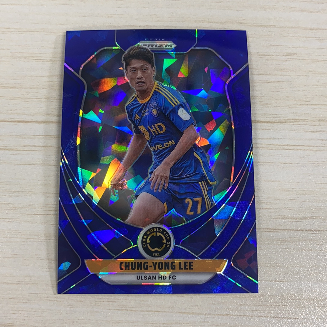 【小牛代拍】2025 Panini Prizm FIFA Club World Cup Lee Chung Young 李青龙 韩国 波鸿 蔚山HD 175编 蓝碎冰折 卡品如图(一哥)