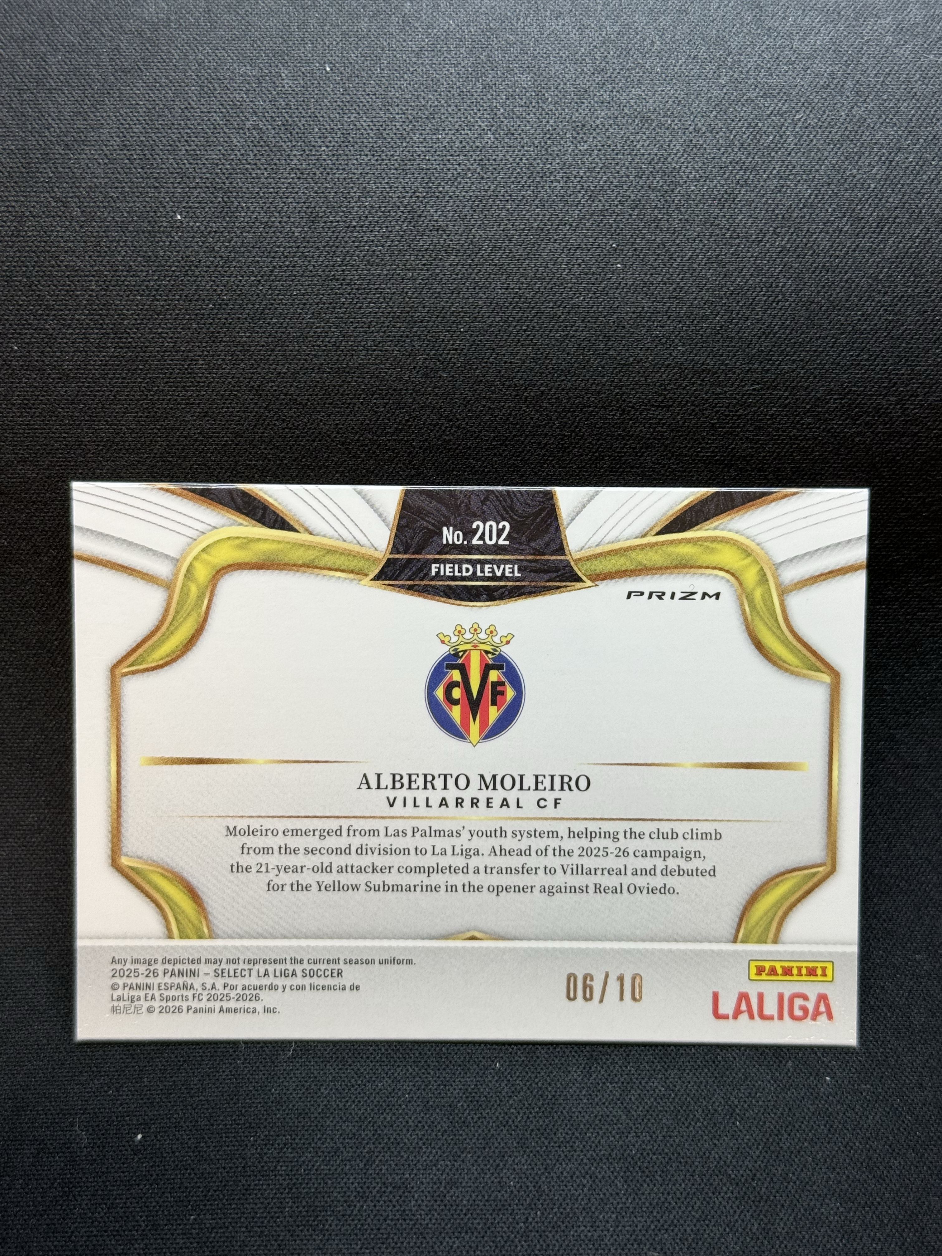 2025-26 Panini Select Alberto Moleiro 【小贝代拍】西甲 Se 阿尔贝托 莫莱罗 比利亚雷亚尔 三阶 正金折 06/10编 超低编 瑕疵如图 拍前看描述 H MFC