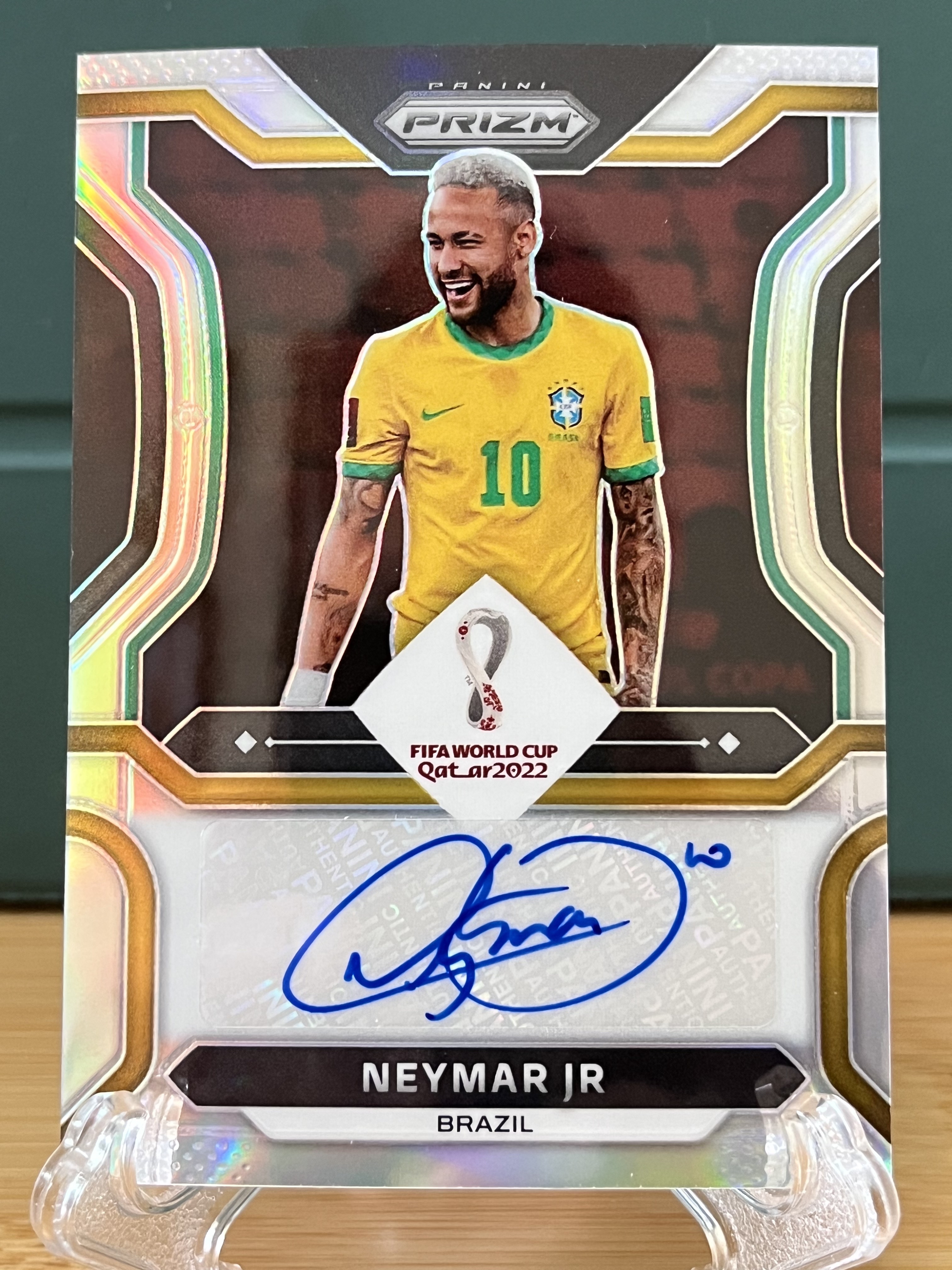 2022 Panini World Cup Prizm Neymar Jr 世界杯 巴西 内马尔 巴西核心 超巨 49编 银折 s签 墨迹稀有罕见完美签字 没出框 背后有轻微白边已示 其它完美品相