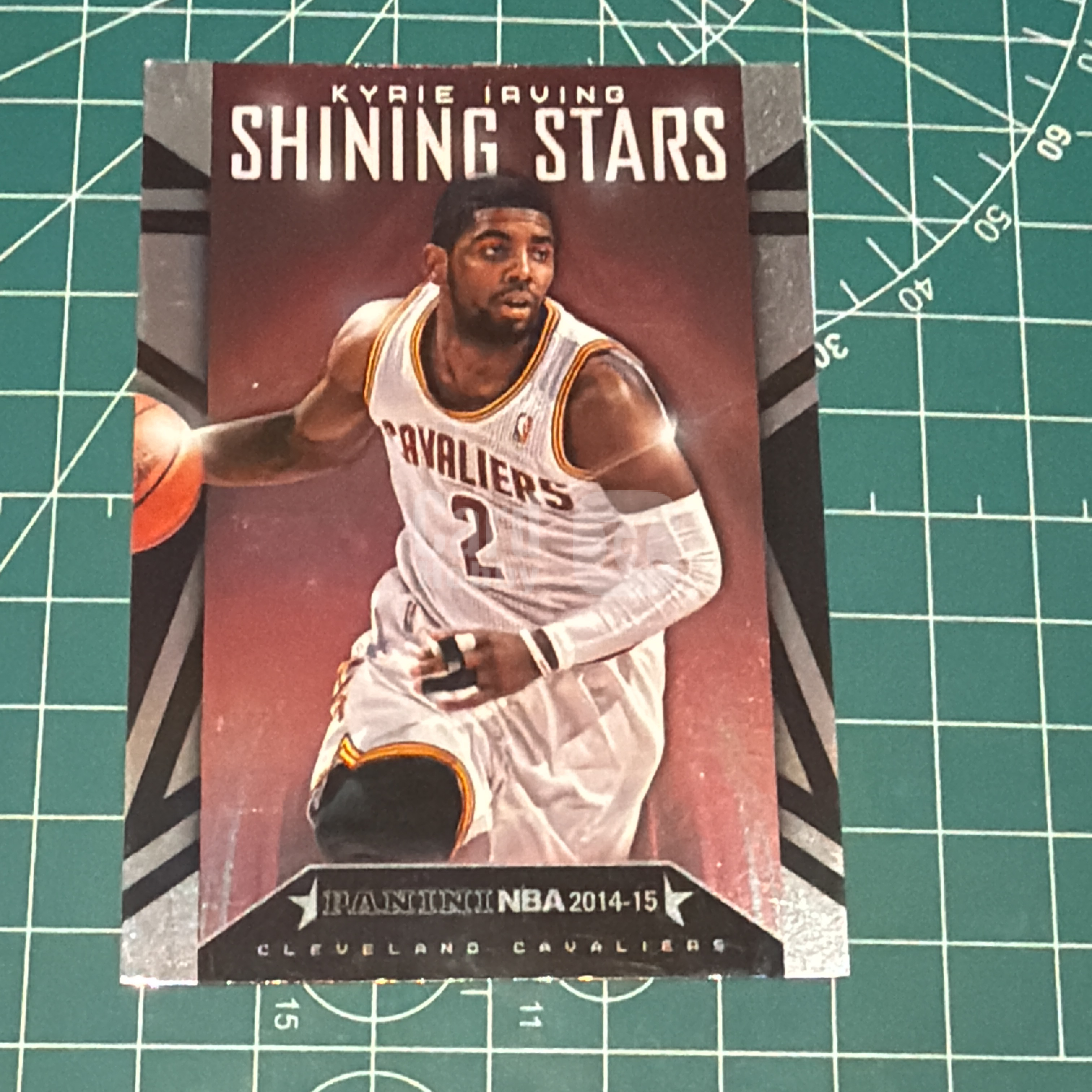 2014-15 Panini Americana Kyrie Irving S.p.a. 凯里欧文 闪卡 聚光灯特卡 KI2 shining stars 骑士队 十年老卡 绝版卡 稀有大比例 背瑕如图
