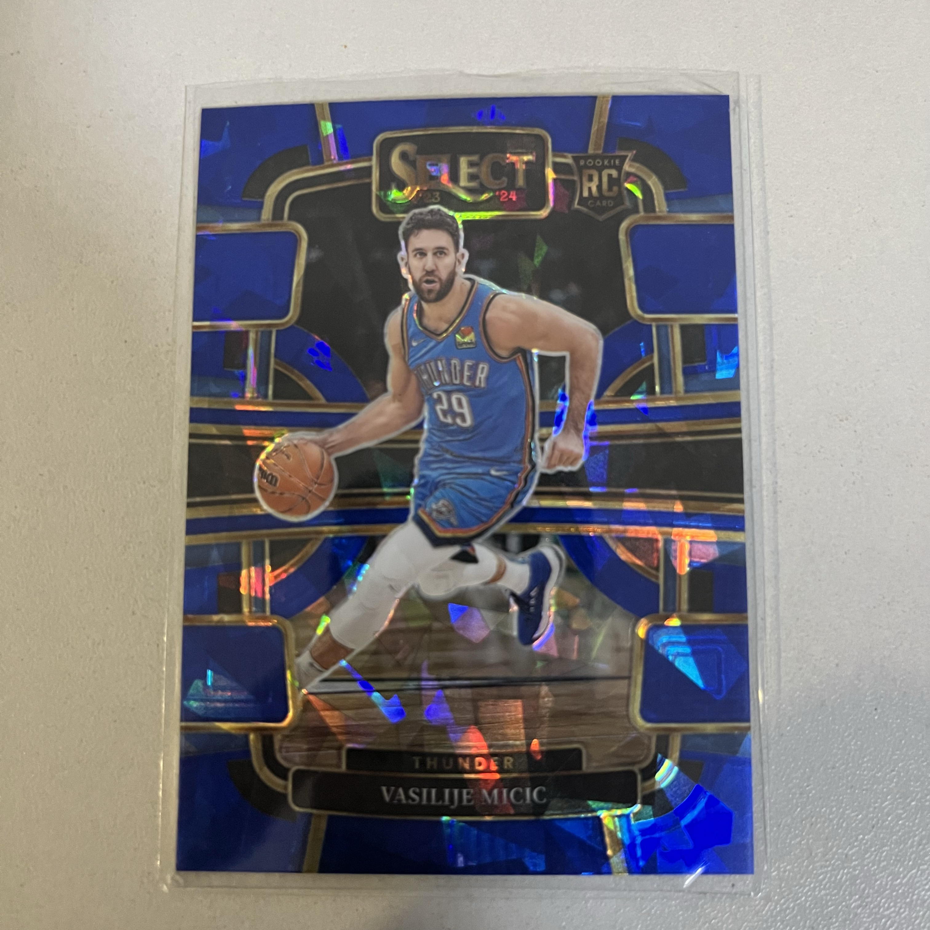 2023-24 Panini Select Vasilije Micic 【0手續(xù)費(fèi)代賣】瓦西里耶 米齊奇 雷霆 RC 新秀 藍(lán)碎冰 折射 熱門球星 專收必備 湊套收藏 可累計(jì)#籃球卡XL30