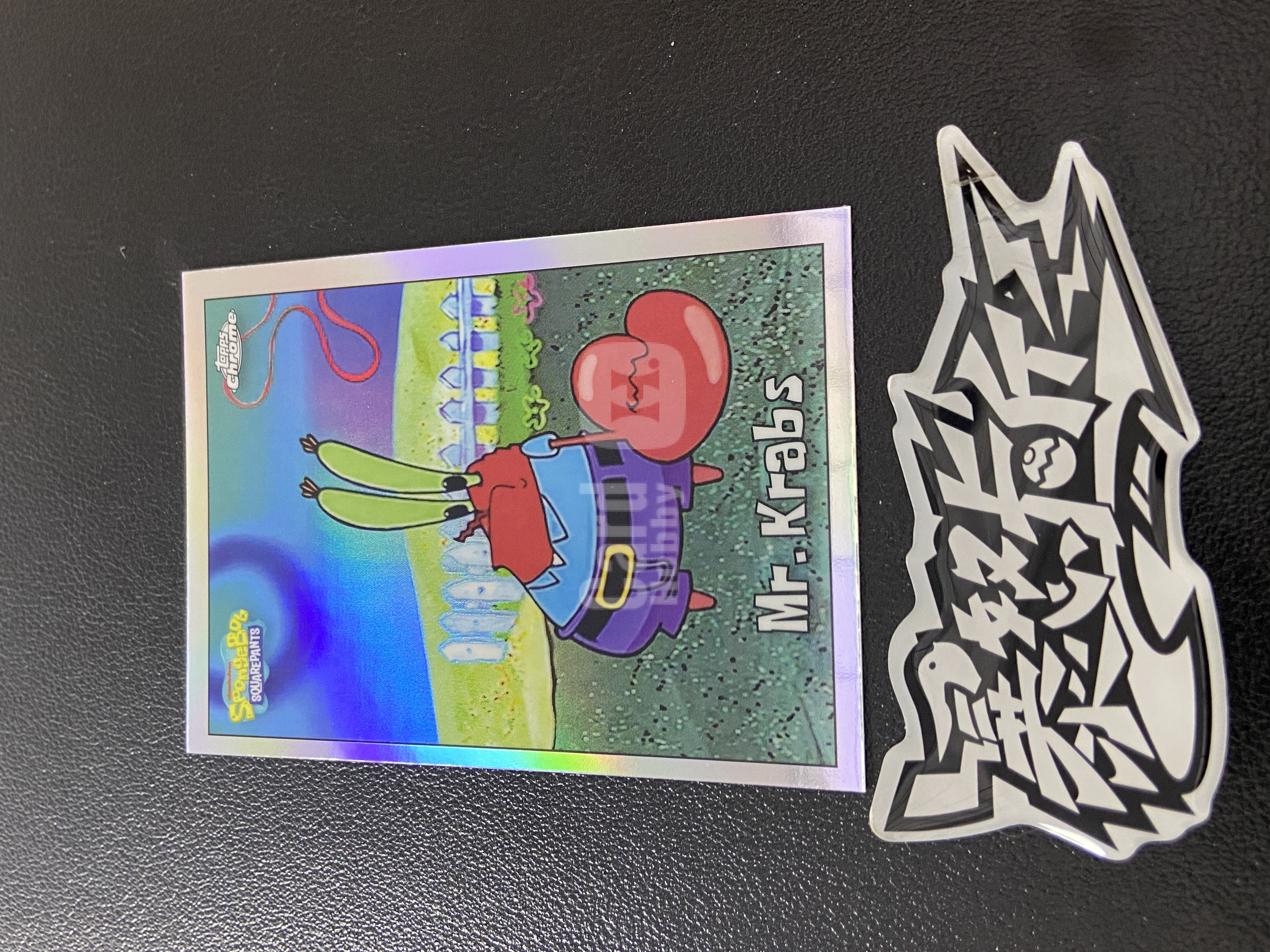 【暴怒代卖】2025 Topps Chrome 海绵宝宝 SpongeBob 25周年 元年 TC Mr.Krabs 蟹老板 正银折 收藏必备 瑕疵如图｜暴怒汤白F7