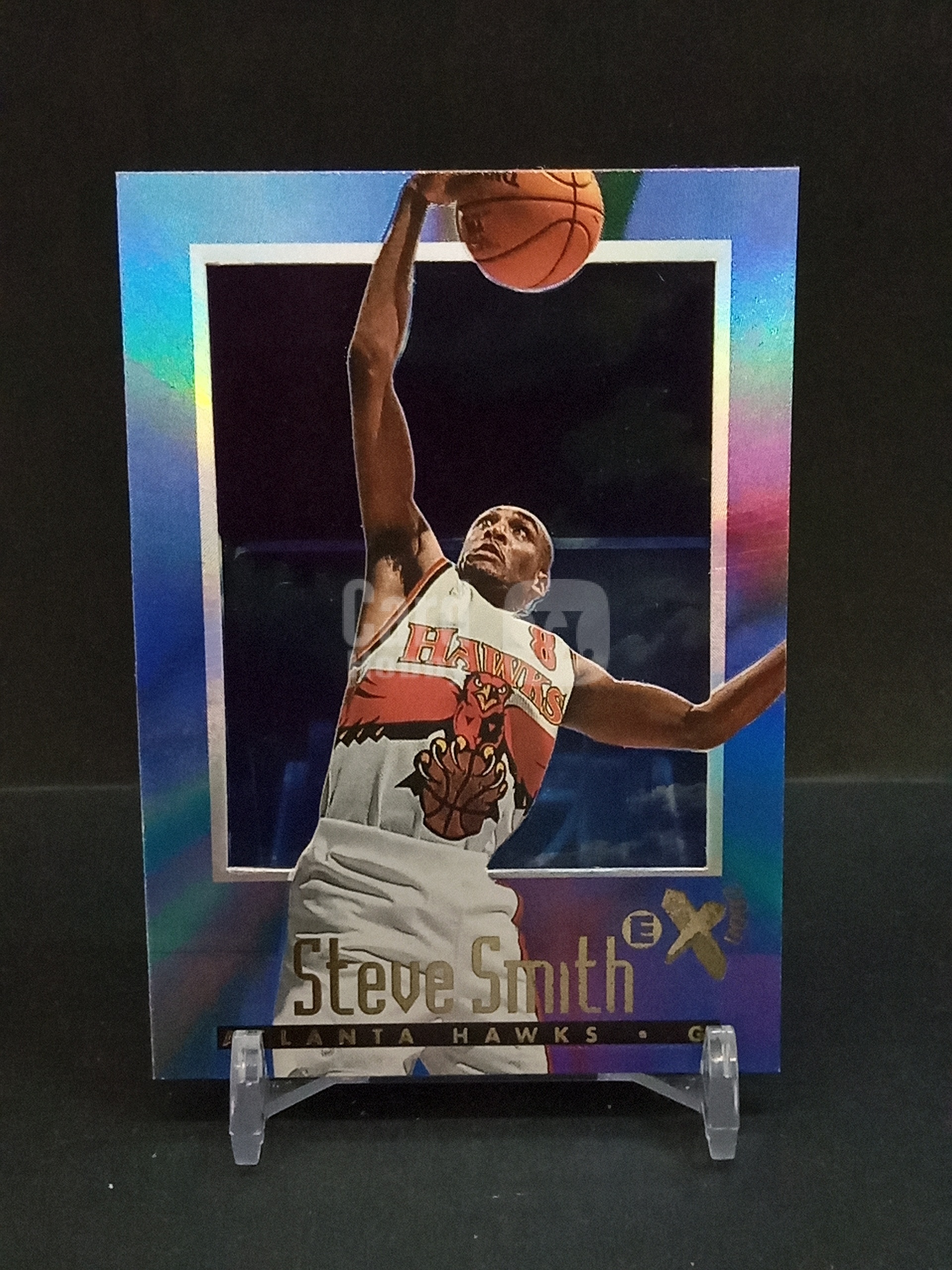 【DC拍卖】9.29小科比(微瑕)`1996-97 Skybox E-X2000 #3 Steve Smith 史蒂夫史密斯 亚特兰大老鹰 蓝彩渐变胶片折射老球星卡`