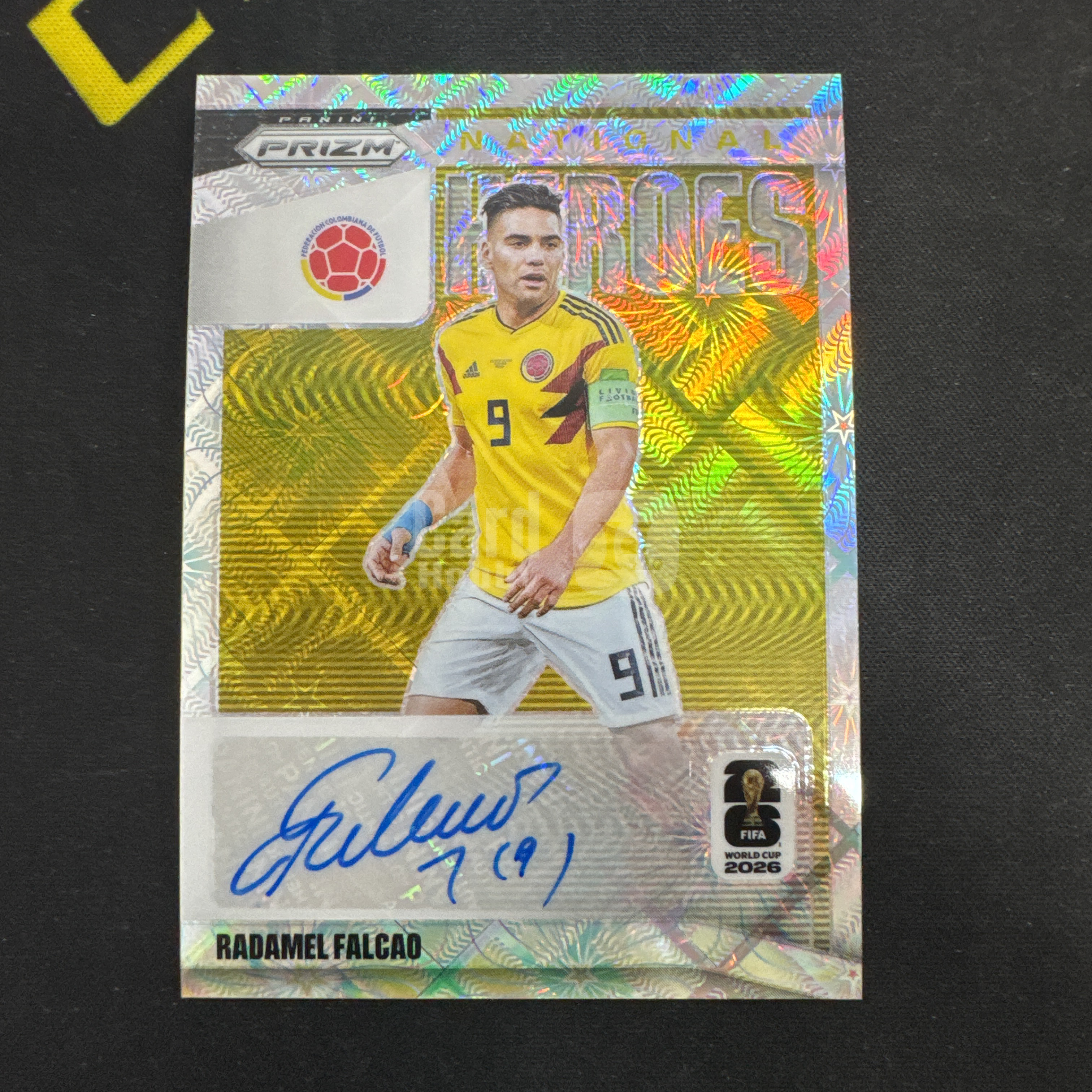 2025-26 Panini Prizm Fifa World Cup Radamel Falcao Garcia 拉多梅尔法尔考 哥伦比亚 FIFA Heroes 独占 银裂纹 签字 背号签[等峰]