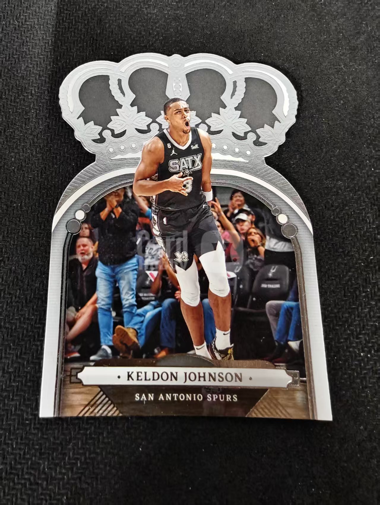 2022-23 Panini Crown Royale Keldon Johnson 凯尔登 约翰逊 马刺 皇冠 异形 划痕 边角瑕疵 #86