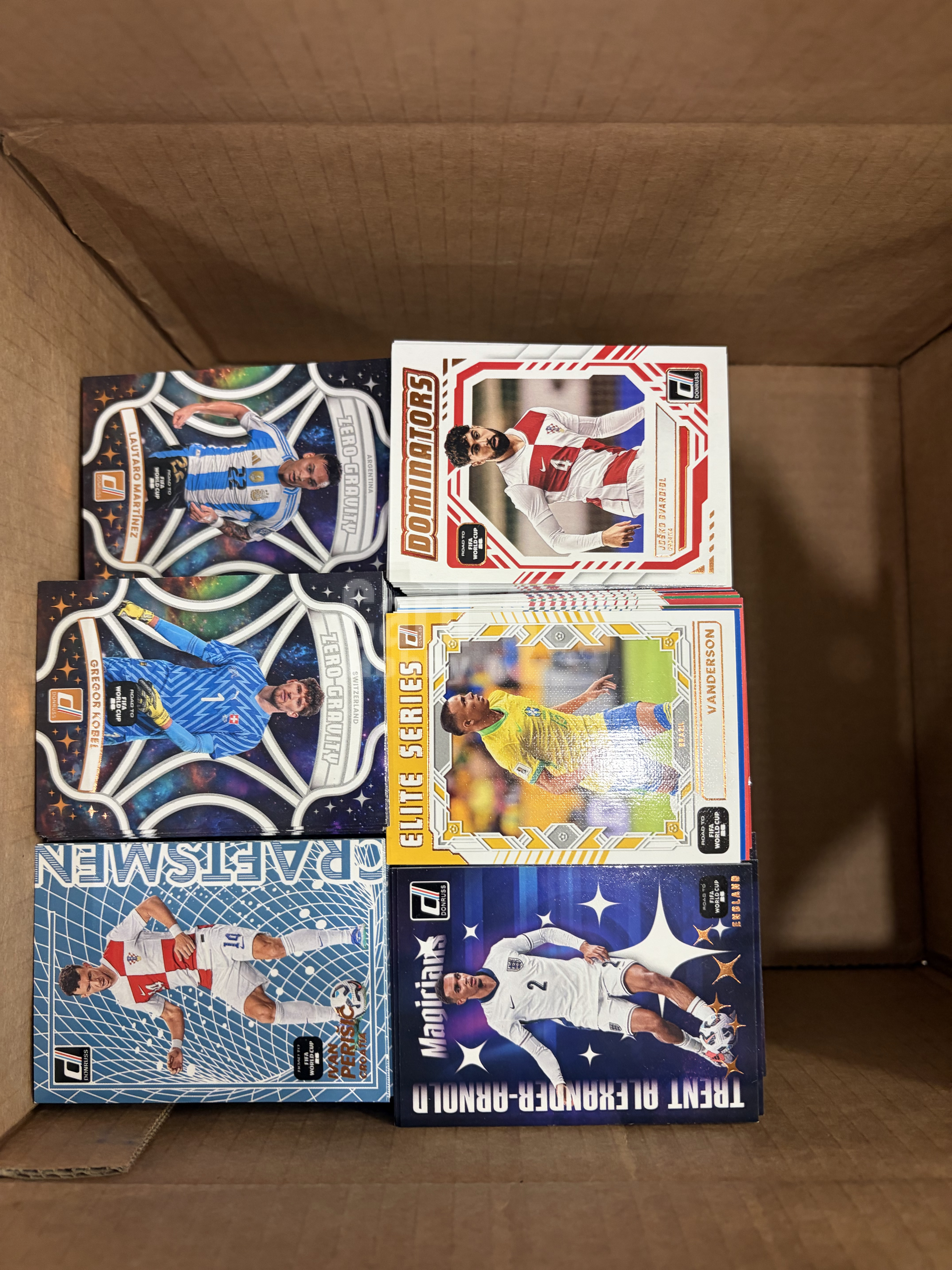2025-26 Panini Donruss 特卡 杜蕾斯世界杯之路 1500张左右整箱打包 不保人物不保卡品 整箱均为零重力 魔术师 精英 等特卡!! 顺丰到付介意勿拍 #37
