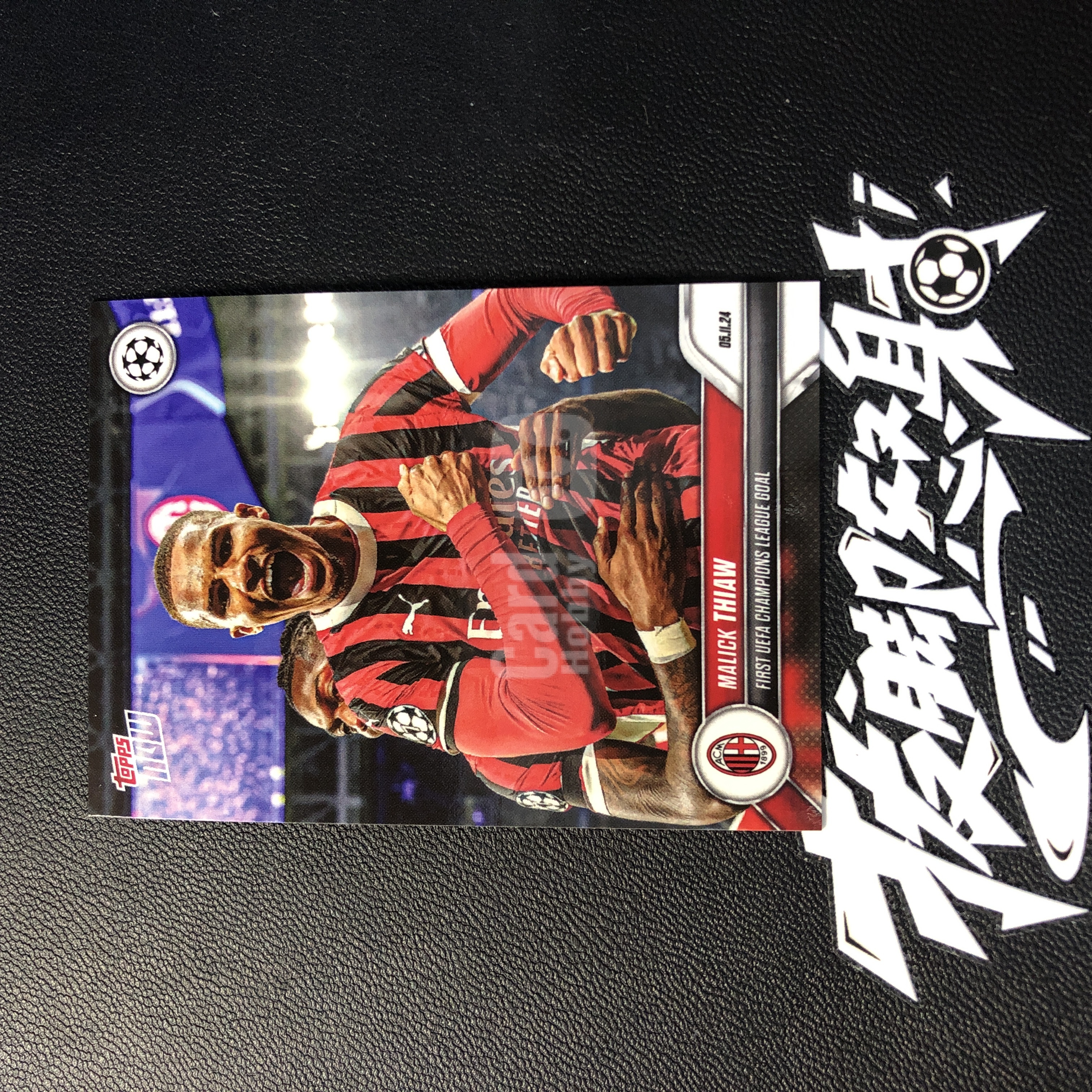 【拔脚代卖】2024 Topps Now UEFA 欧战 马利克 佳夫 Malick Thiaw AC米兰 个人首粒欧冠进球 纪念卡 德国收藏必备 瑕疵如图｜拔脚沙漠BH23