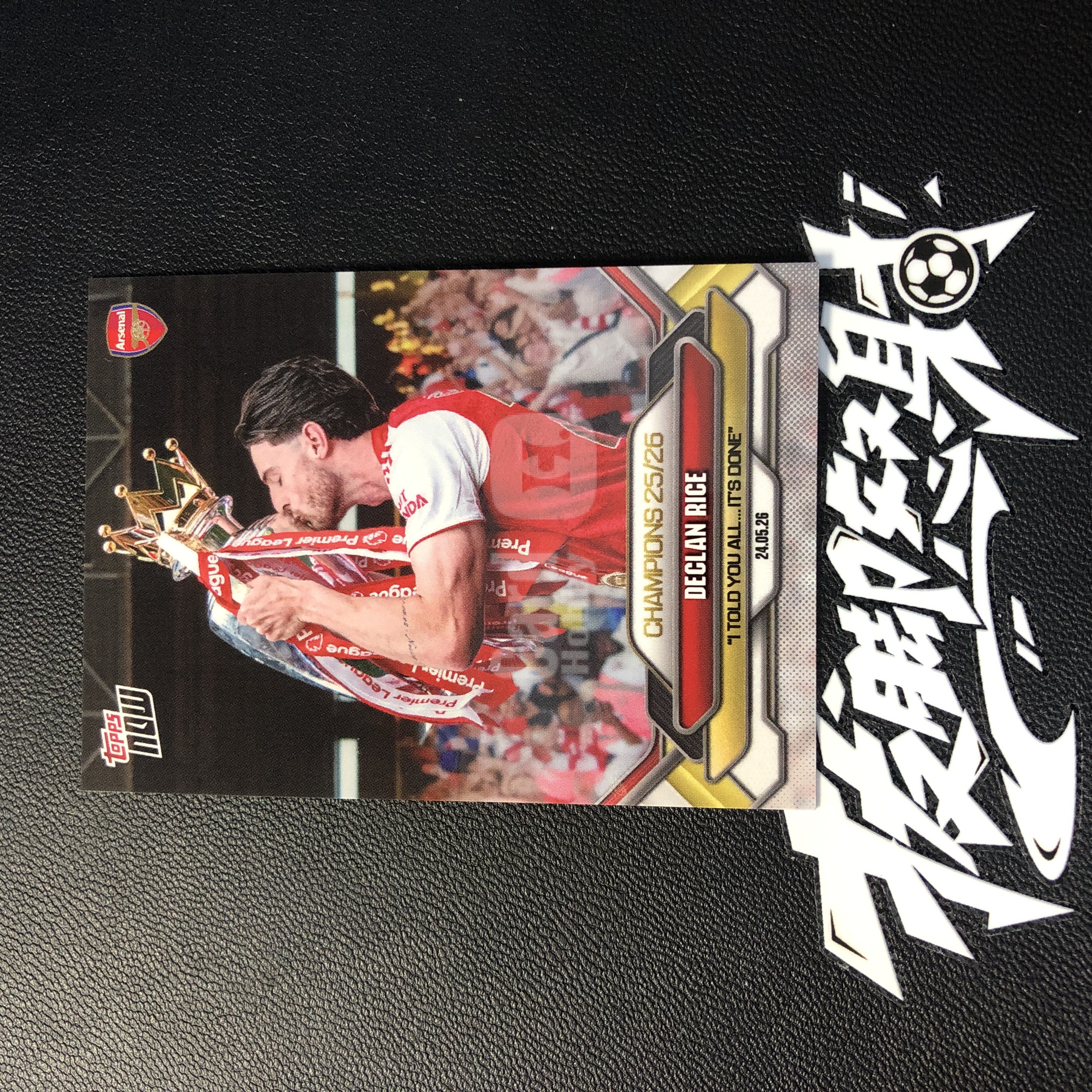 【拔脚代卖】2026 Topps Now 英超 德克兰 赖斯 Declan Rice 阿森纳 枪手 拿下英超冠军 捧杯 纪念卡 英格兰国脚收藏必备 瑕疵如图｜拔脚沙漠BH7