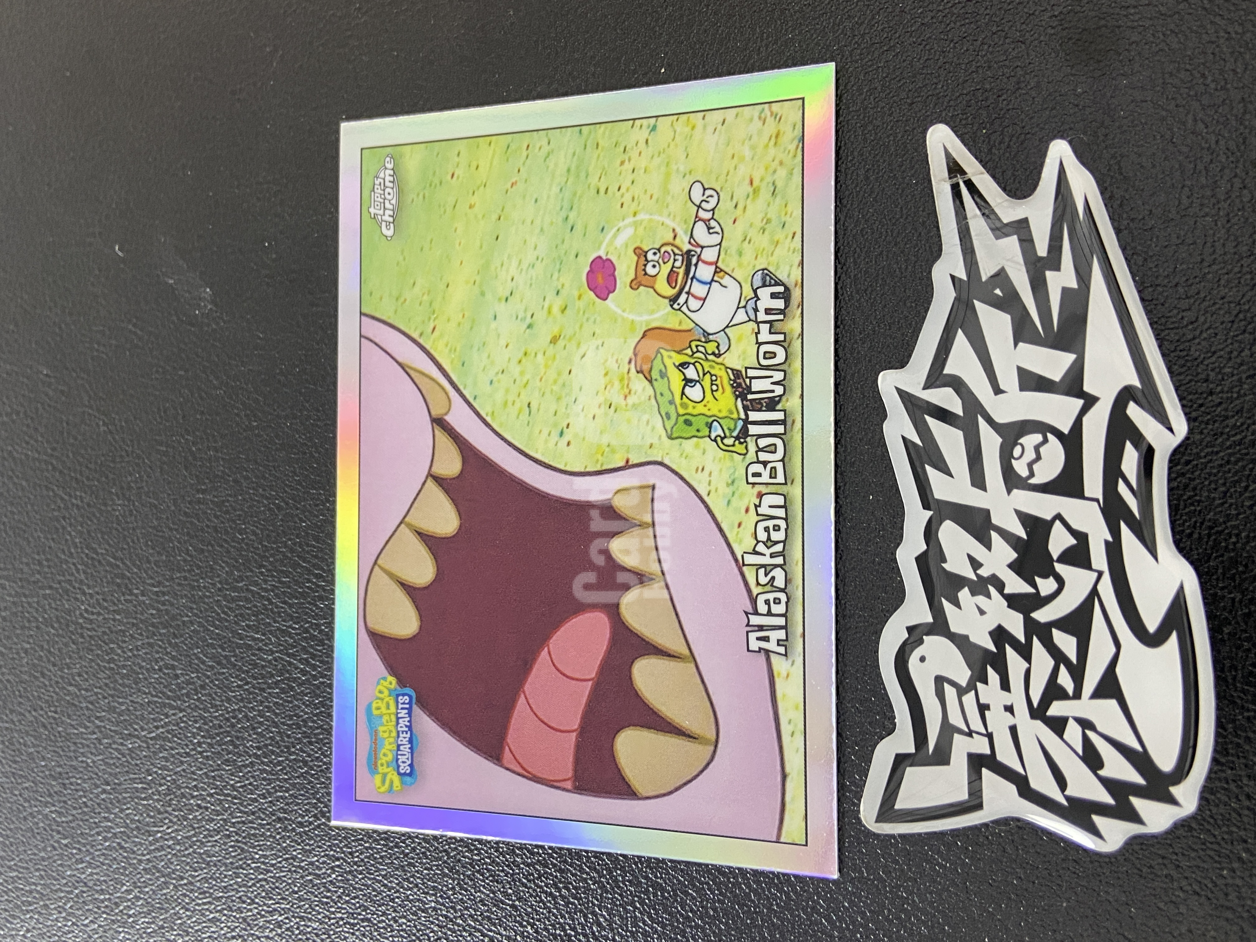 【暴怒代卖】2025 Topps Chrome 海绵宝宝 SpongeBob 25周年 元年 TC Alaskan Bull Worm 阿拉斯加牛虫 海绵宝宝 珊迪 银折 收藏必备 瑕疵如图｜暴怒汤白F4