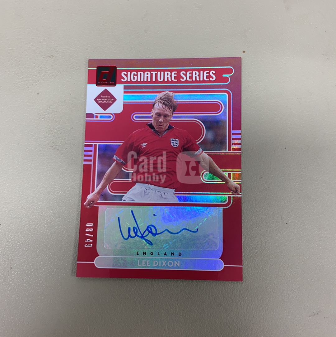 【小牛代拍】2021-22 Panini Donruss 杜蕾斯 李 迪克逊 Lee Dixon 英格兰国家队 签字 英格兰传奇右后卫 阿森纳 红折 8/49编 卡品如图(Tarkuya)