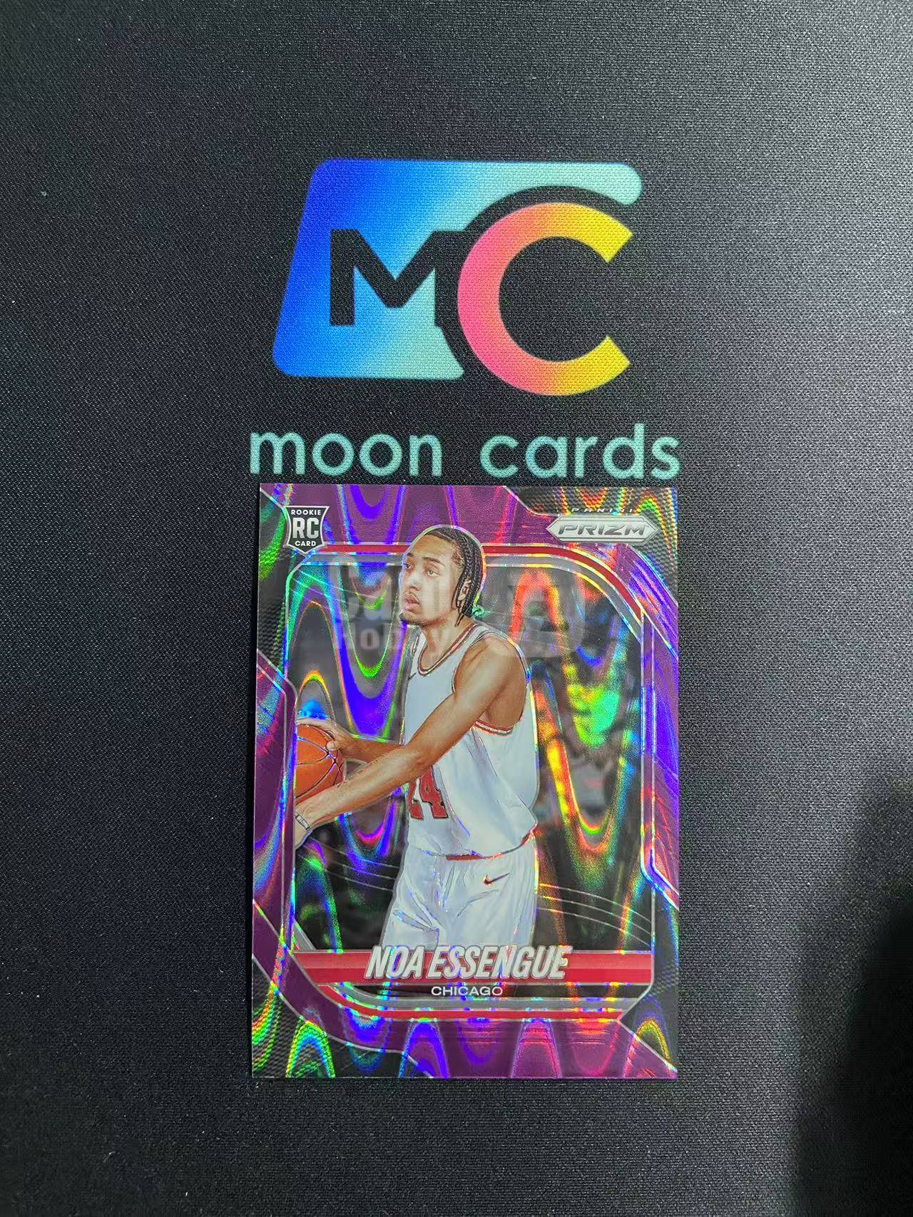 【梦卡拍卖】2025-26 Panini Prizm Noa Essengue 诺亚 埃森格 紫波纹折 139/149编 RC 芝加哥公牛 细节如图 #PD# 神秘人