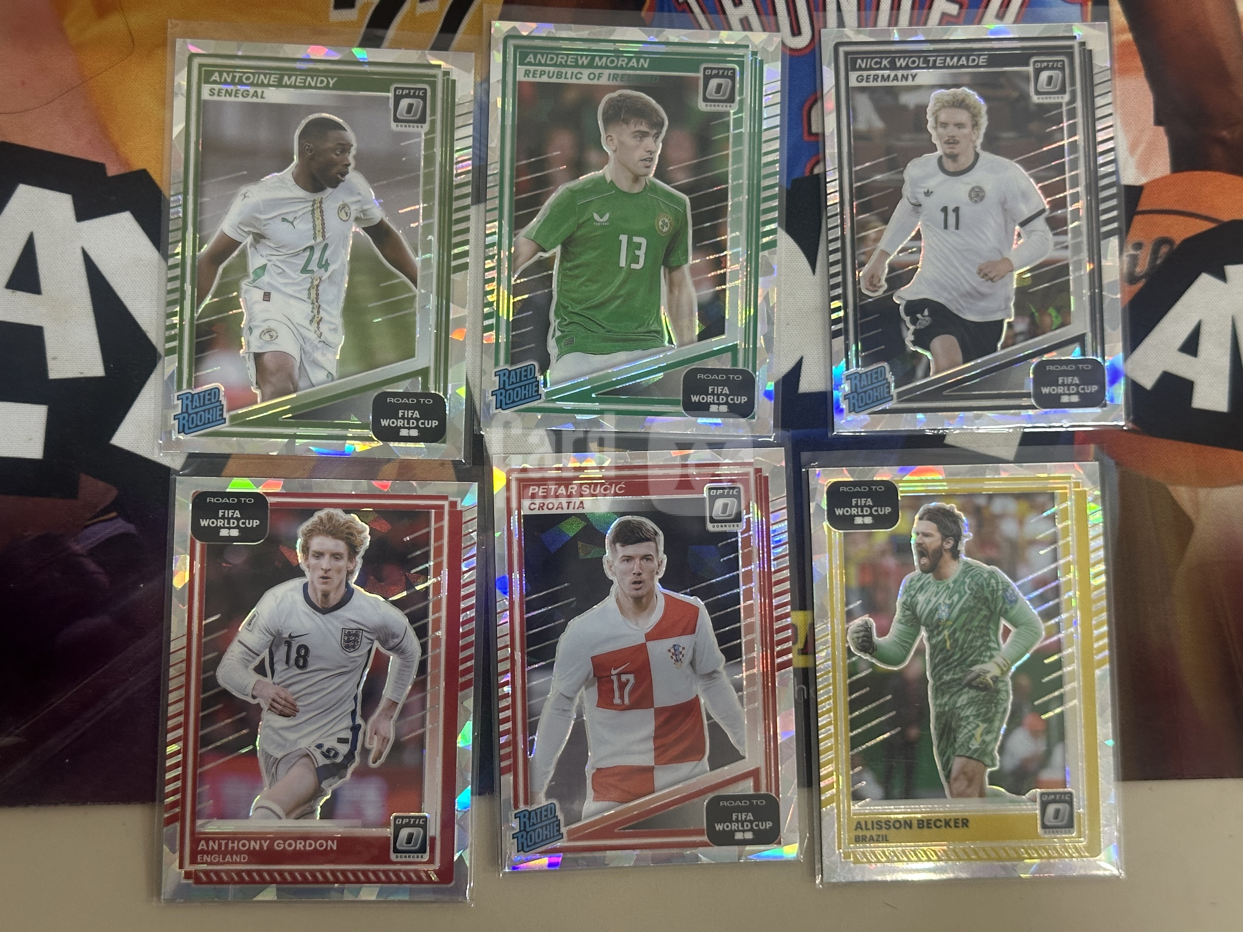2025 Panini Donruss Anthony Gordon 【小猪包代卖】世界杯 戈登 optic 碎冰折 阿利松 苏契奇 沃尔滕梅德 新秀 base 出生
