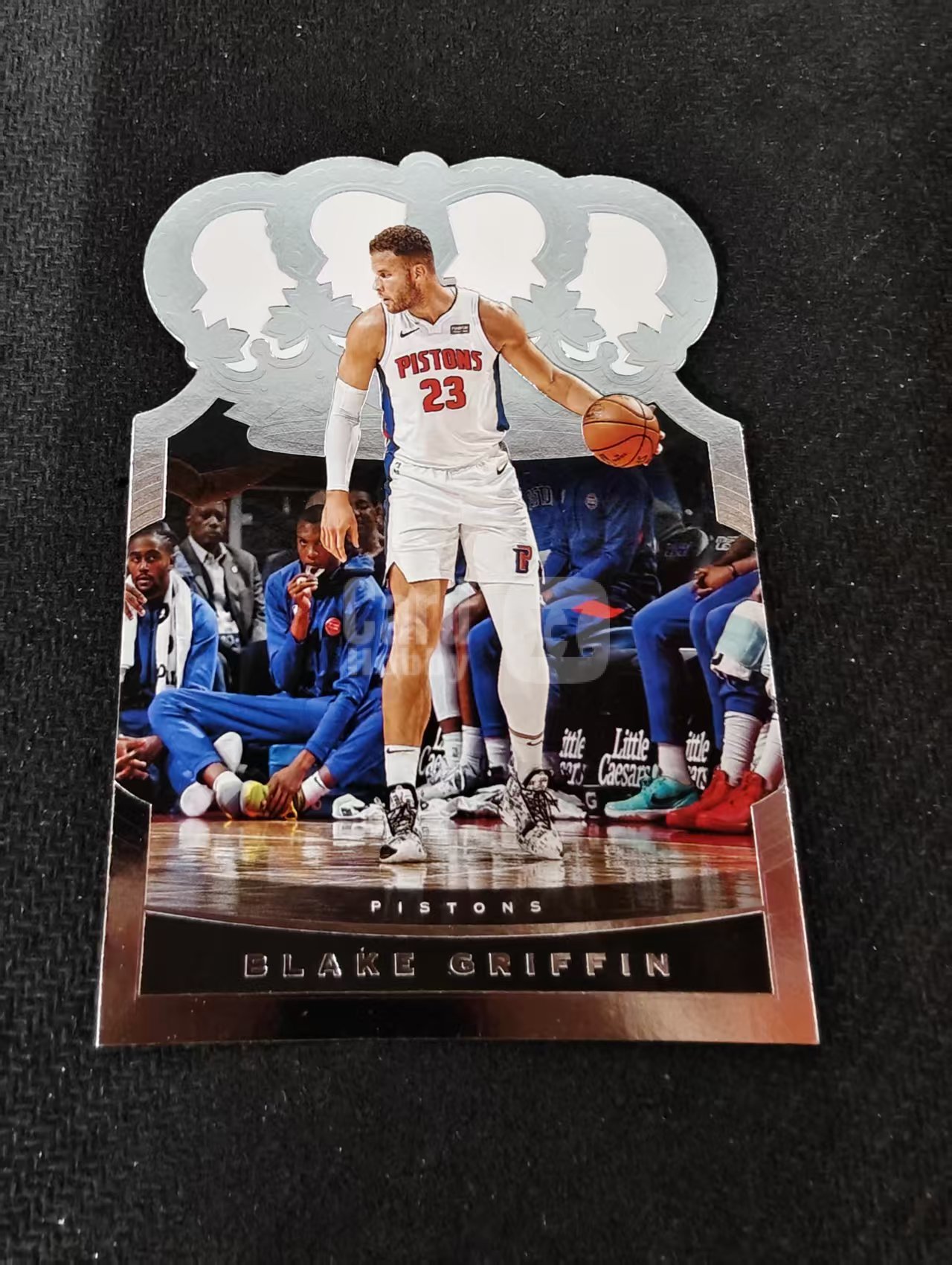 2020-21 Panini Crown Royale Blake Griffin 皇冠 活塞 布雷克 格里芬 皇冠 异形 划痕 边角瑕疵 #9
