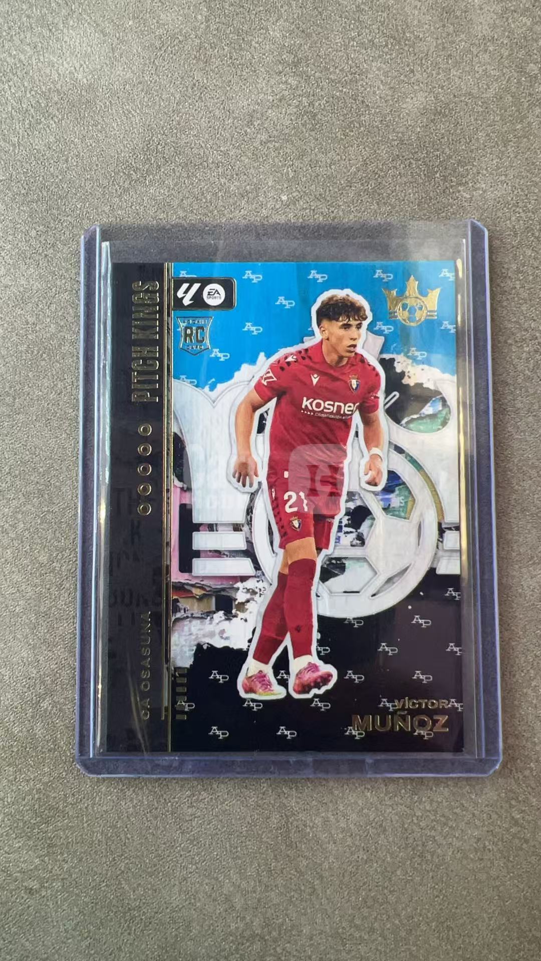 898【330球星卡实体店代卖】2025-26 帕尼尼 油画 西甲 ViCTOR MUNOZ 维克多 穆尼奥斯 奥萨苏纳 新秀RC 蓝平行 仅顺丰寄付(文森特)