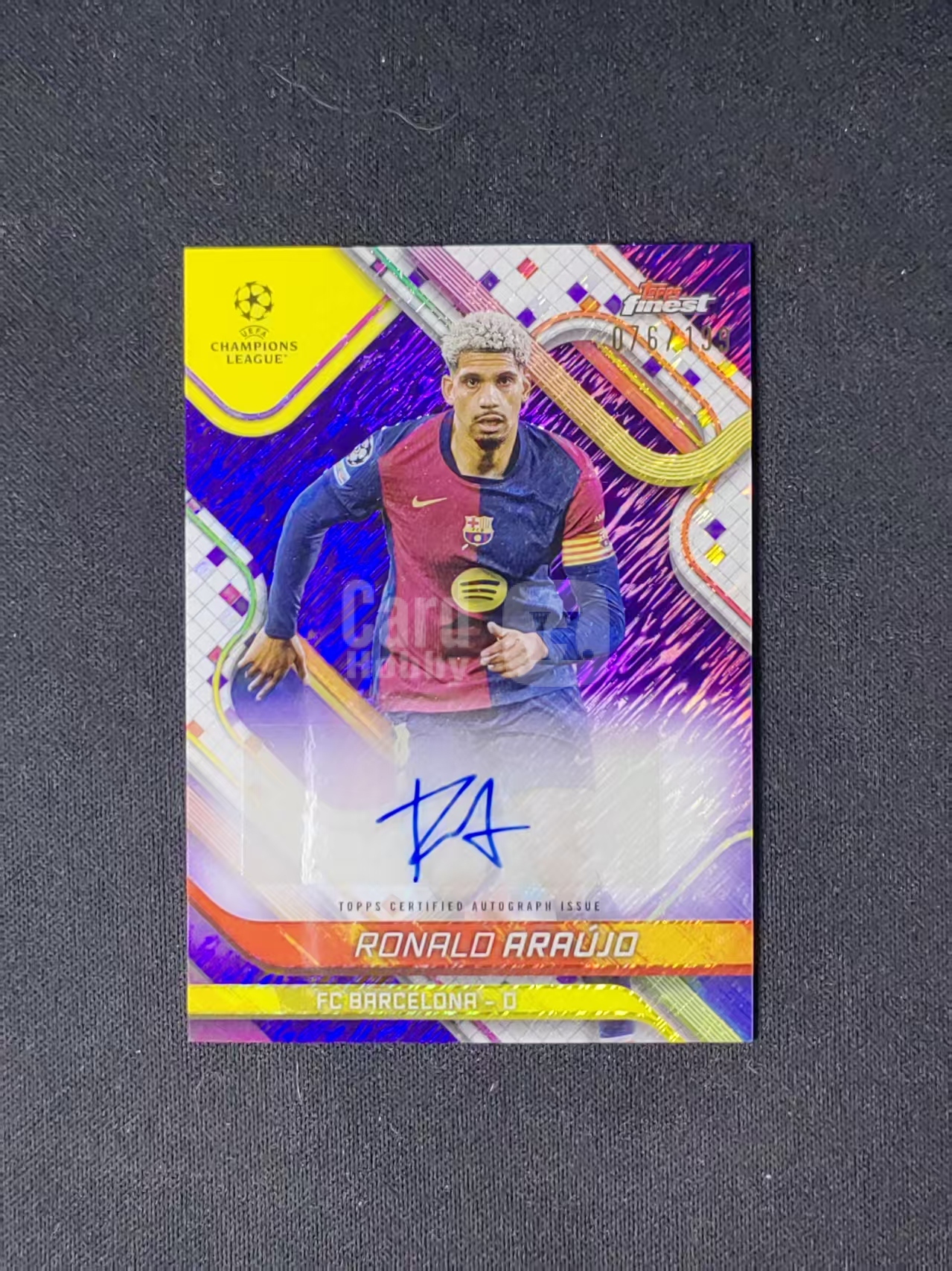 2025 Topps Finest Ronald Araujo 【林林拍卖布迪尼】finest系列 欧冠 西甲 巴塞罗那 巴萨 阿劳霍 076/199编 紫雨点折 签字