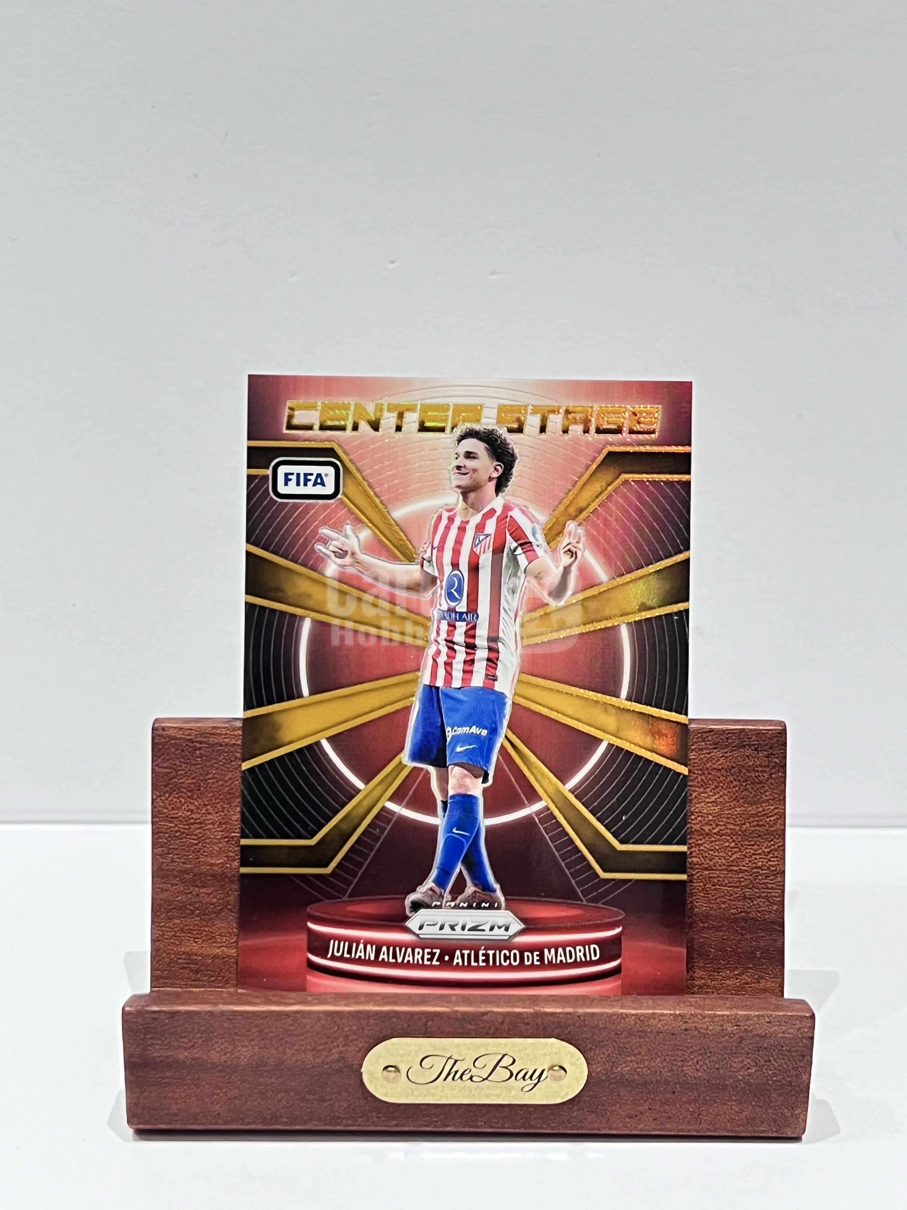 2025-26 Panini FIFA Prizm Julian Alvarez【湾区拍档代卖】国际 PZ 阿尔瓦雷斯 /10编 金折 折射 Center Stage 舞台中心 特卡 马德里竞技 马竞 曼城 阿根廷 卡品如图 HRd