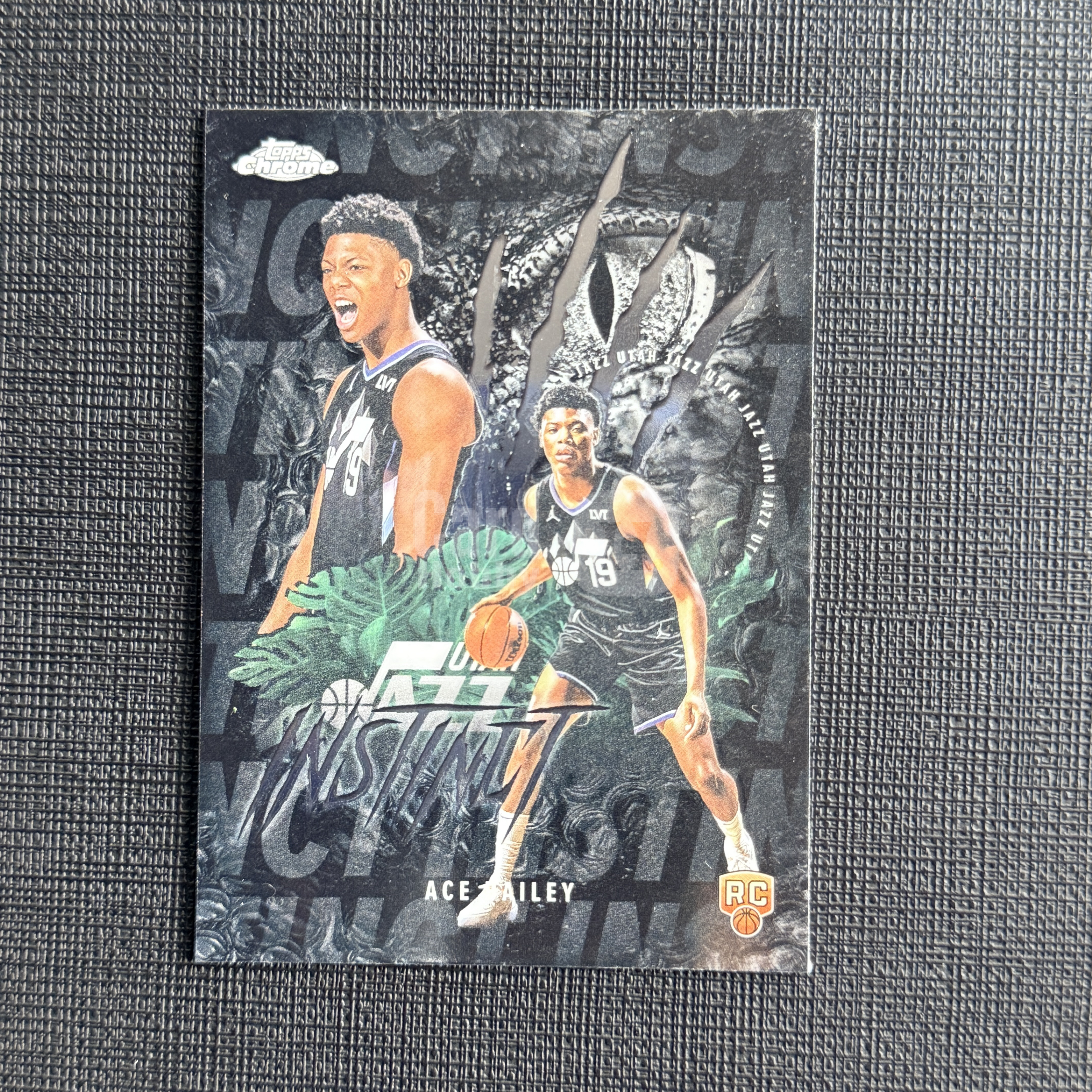 【大卫拍卖】 2025 Topps Chrome Ace Bailey RC TC元年 爵士 埃斯 贝利 "Ace" 编号 INS-15 RC 新秀 Instinct 本能 狼爪 特卡 卡品如图