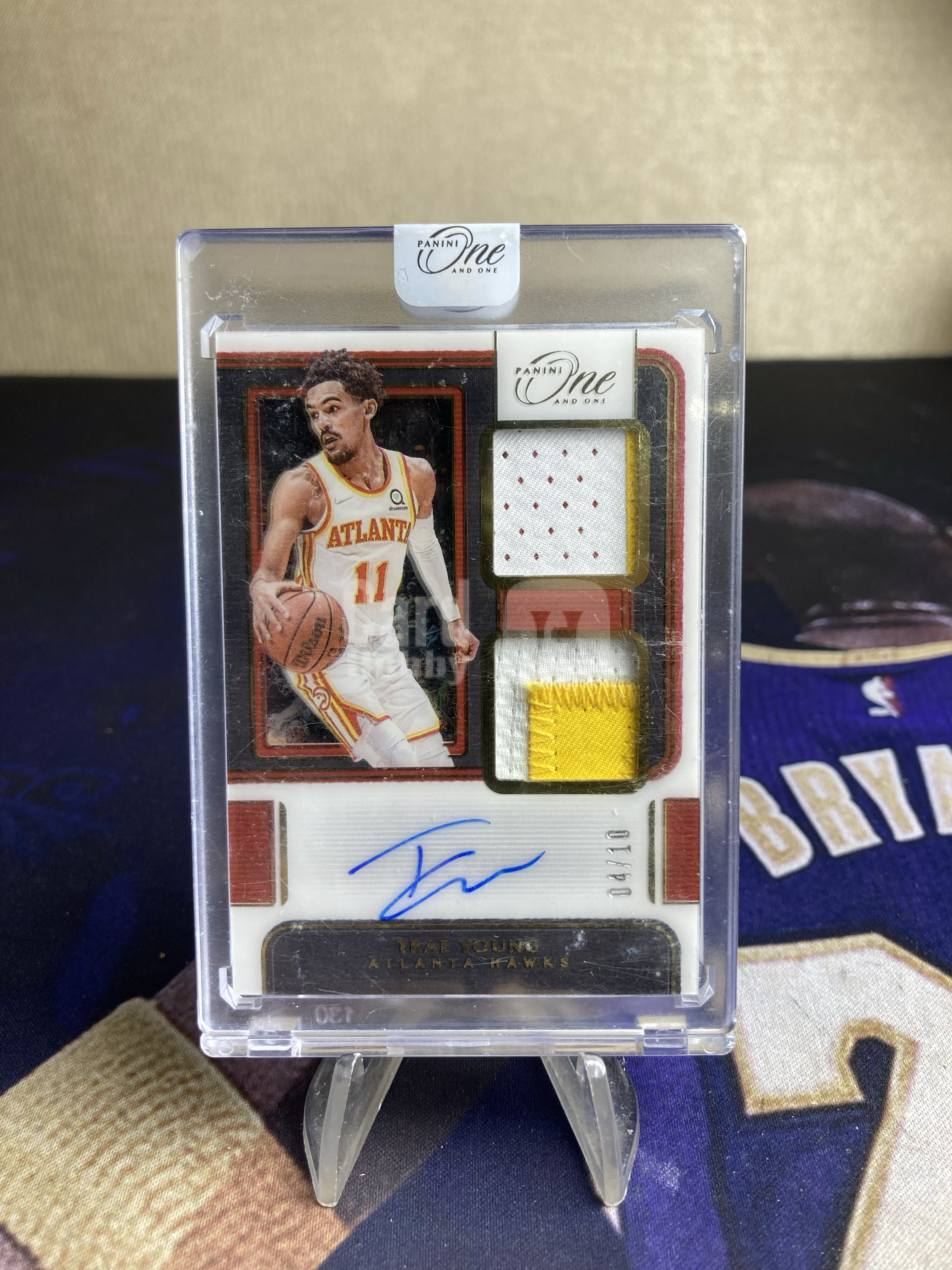 2021-22 Panini One and One Trae Young 【星卡优转】one系列 老鹰 特雷杨 04/10编 签字 卡签 暴力切割 金平行 PA 原封砖 专收必备 微瑕如图 豆奶