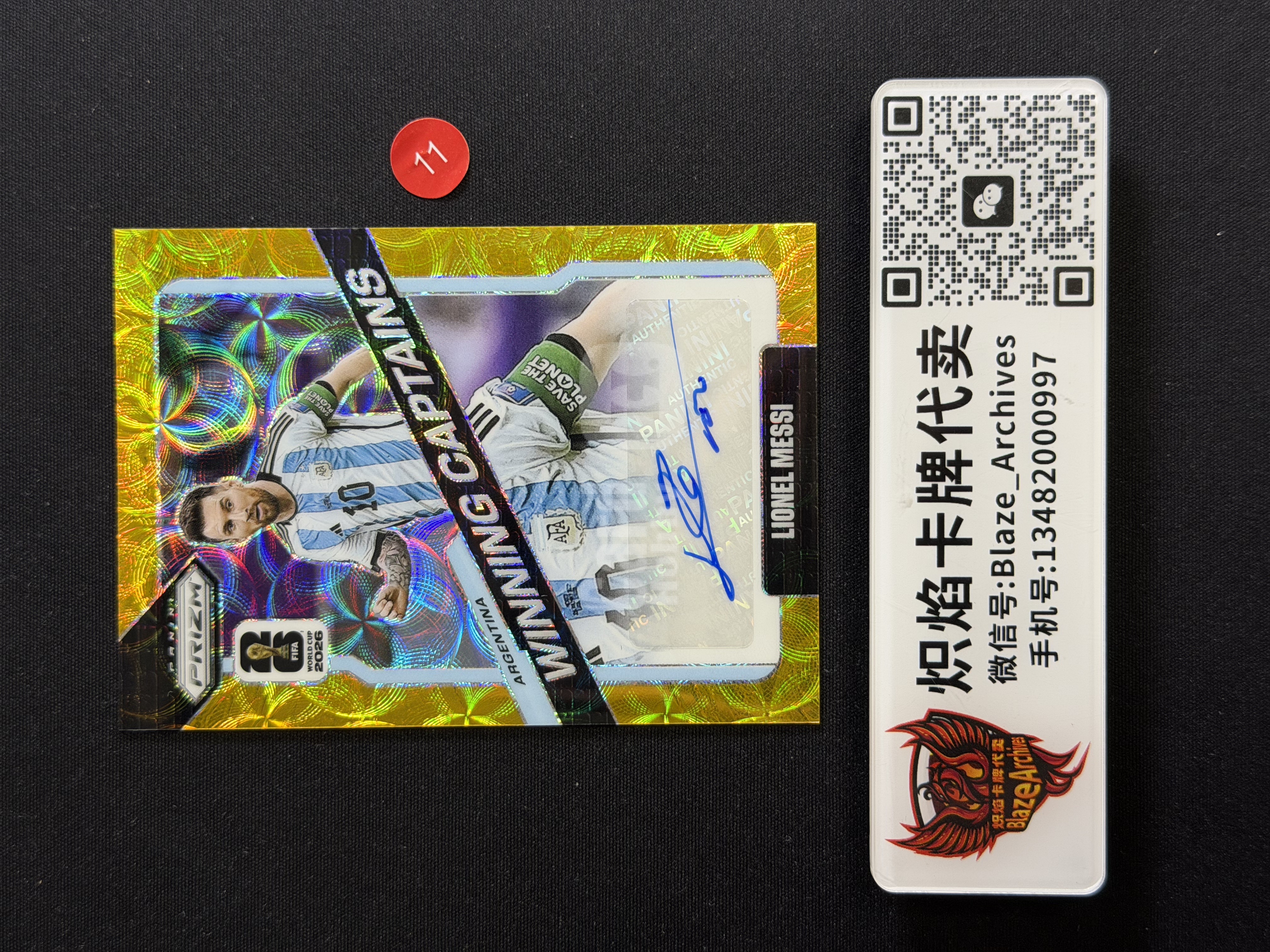【炽焰拍卖】2026 Panini Prizm World Cup 世界杯 阿根廷 LIONEL MESSI 球王 梅西 /10编 分母同背 签名 胜利队长签字 WINNING CAPTAINS 金圈圈折 金折 与亚马尔会师决赛 轻印@胖花