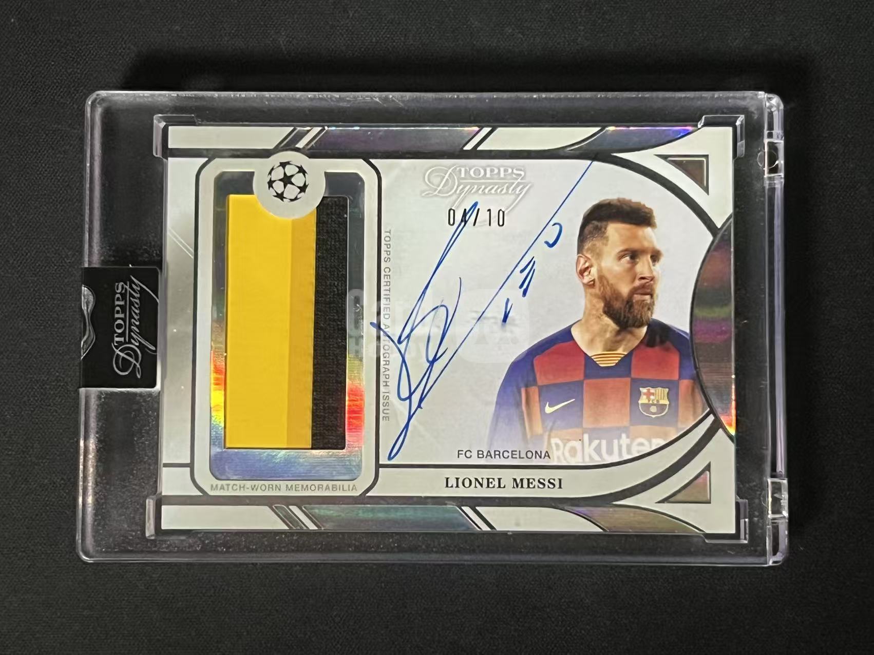 【小幻拍卖精品】2024-25 TOPPS DYNASTY LIONEL MESSI 王朝 巴萨 巴塞罗那 球王 里奥 梅西 04/10编 分母同背 PA 球衣物料卡签 Patch签字 GU落场切割 砖面划痕非墨瑕 通行微瑕-Tobby3-