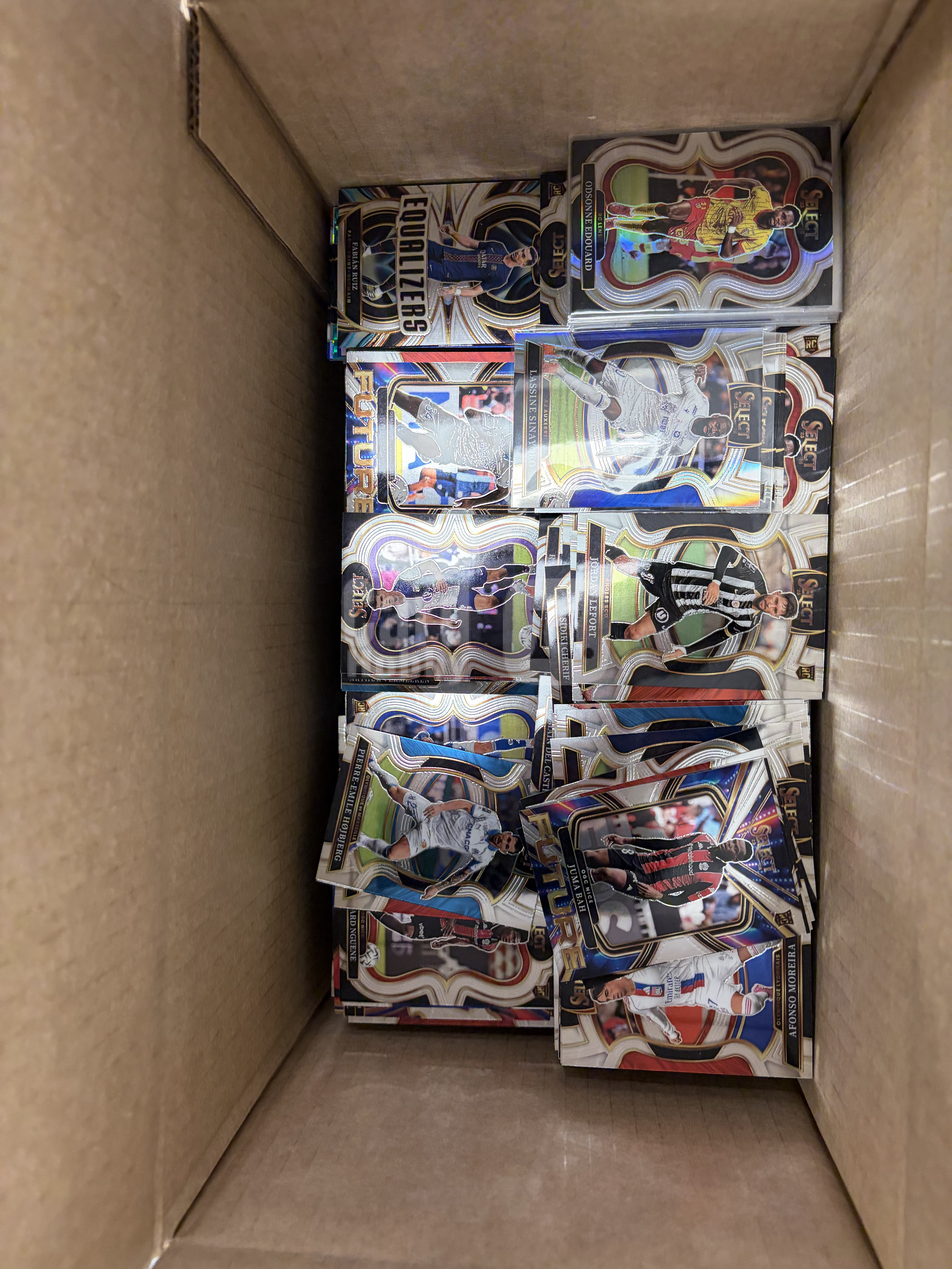 2025-26 Panini Select Ligue 1 Base 法甲select 1650张左右整箱打包 包含少量各种折射 巴黎圣日耳曼 里昂 马赛 摩纳哥 不保人物不保卡品 顺丰到付介意勿拍