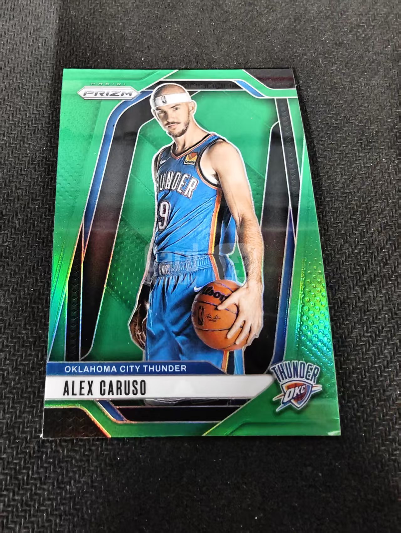 2024-25 Panini Prizm Alex Caruso 雷霆 亚历克斯 卡鲁索 绿折 PZ 划痕 边角瑕疵 #83