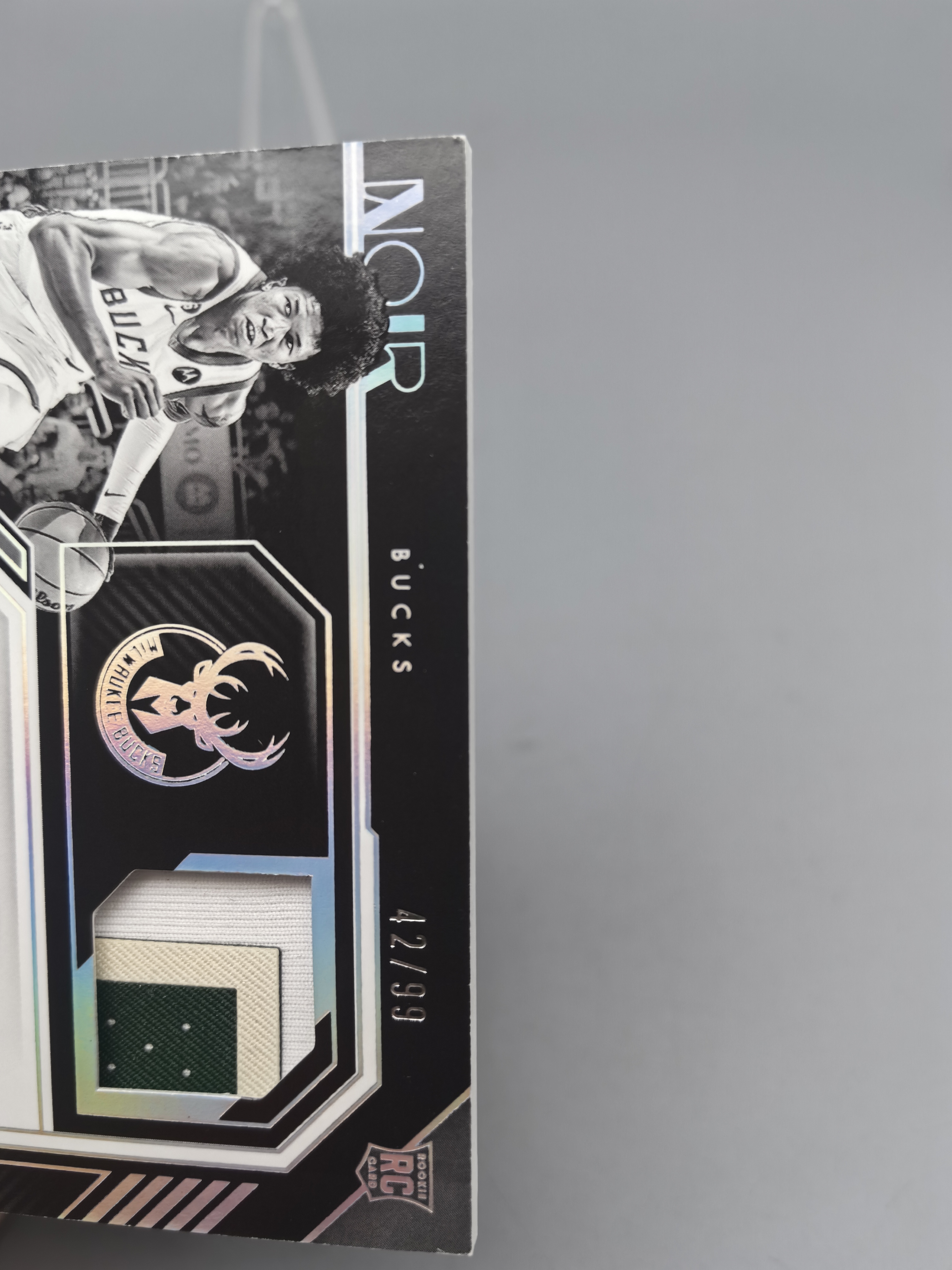 【坚果卡牌代拍】 2022-23 Panini Noir Marjon Beauchamp 马乔恩 比彻姆 雄鹿 签字卡签 新秀rc 99编 物料切割 诺尔 RPA 微瑕如图 阿顺1027