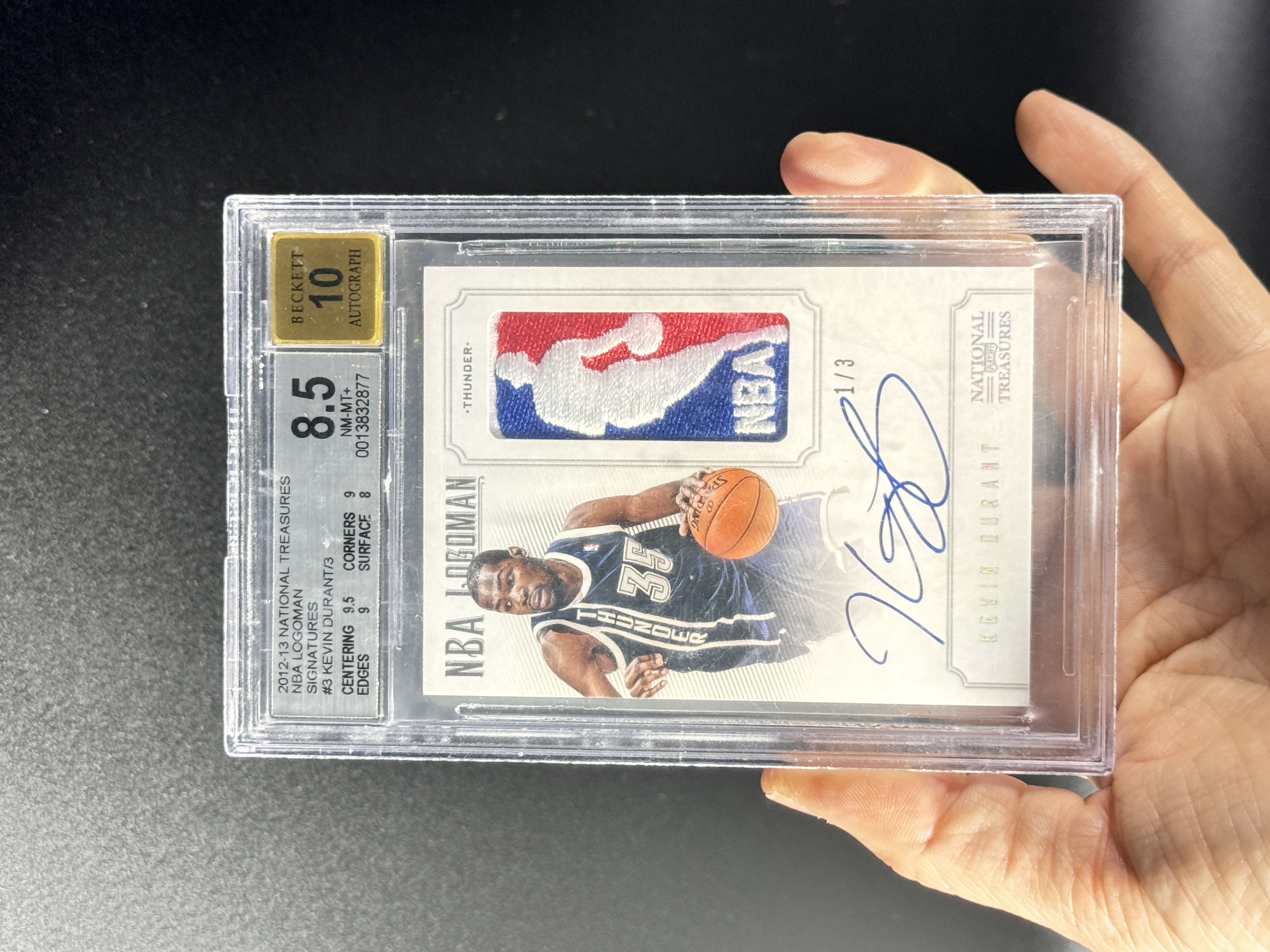 【喷子拍卖】2012-13 panini national treasures Kevin Durant 国宝 雷霆 死神 杜兰特 logoman 签字 3编 卡签 最有价刺绣版GU落场球衣 首编 BGS8.5/10 送订制壳 好运来