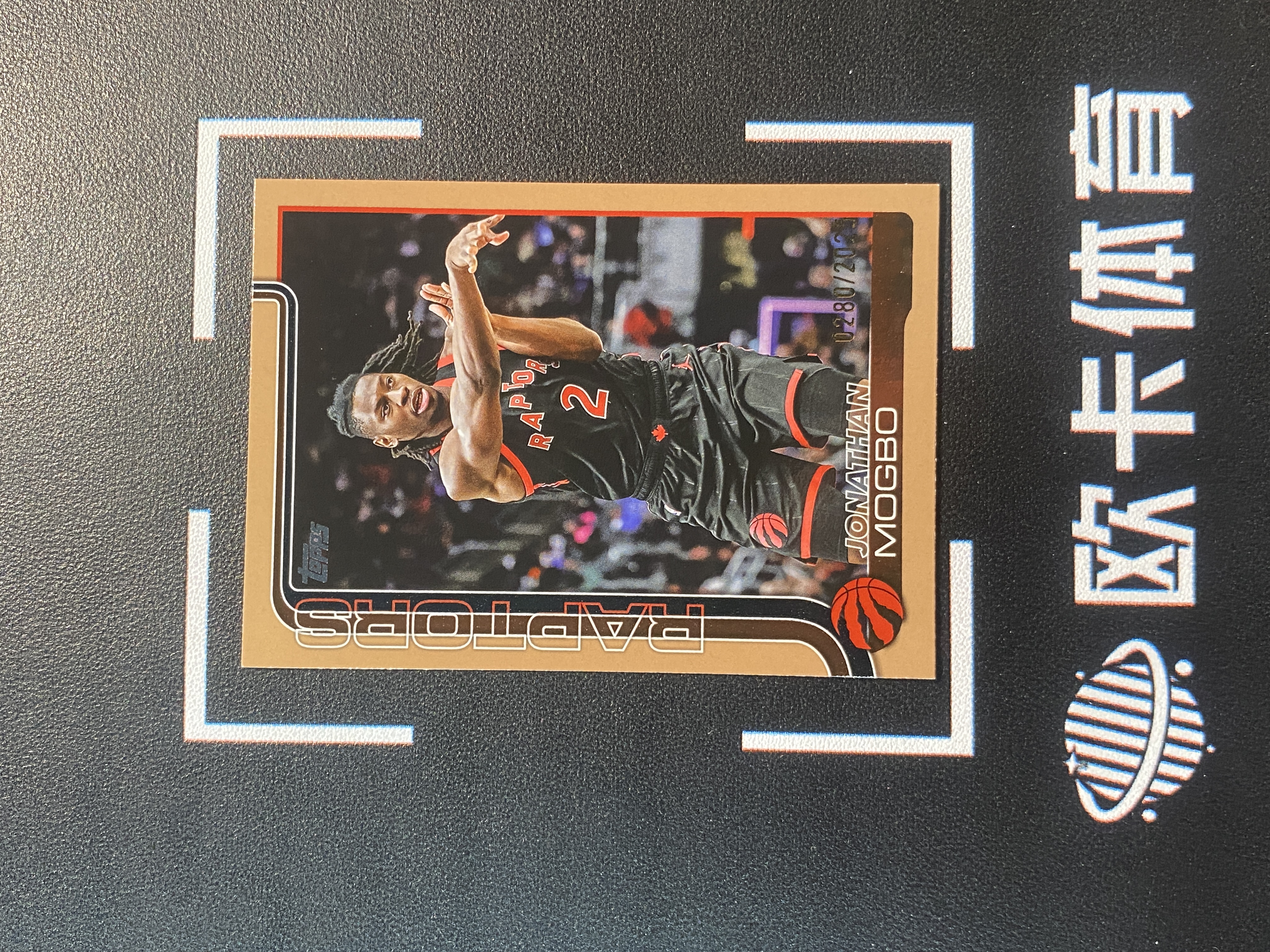 2025-26 Topps Flagship Jonathan Mogbo 【欧卡体育】元年旗舰 莫格博 莫博 2025编 猛龙 卡品如图(J416)
