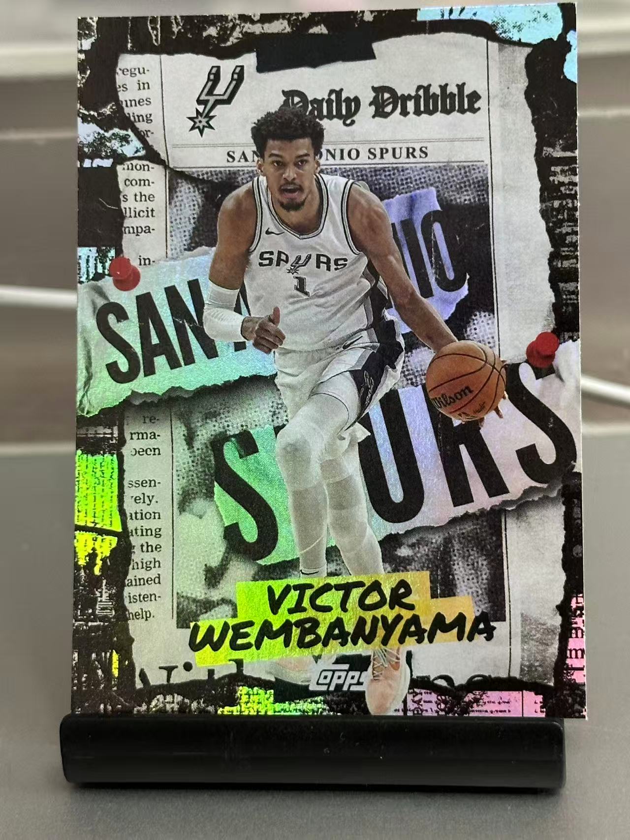 2025 Topps Topps Victor Wembanyama 马刺 托马斯 文班亚马 报纸 杂志 折射 【小姨 郭】