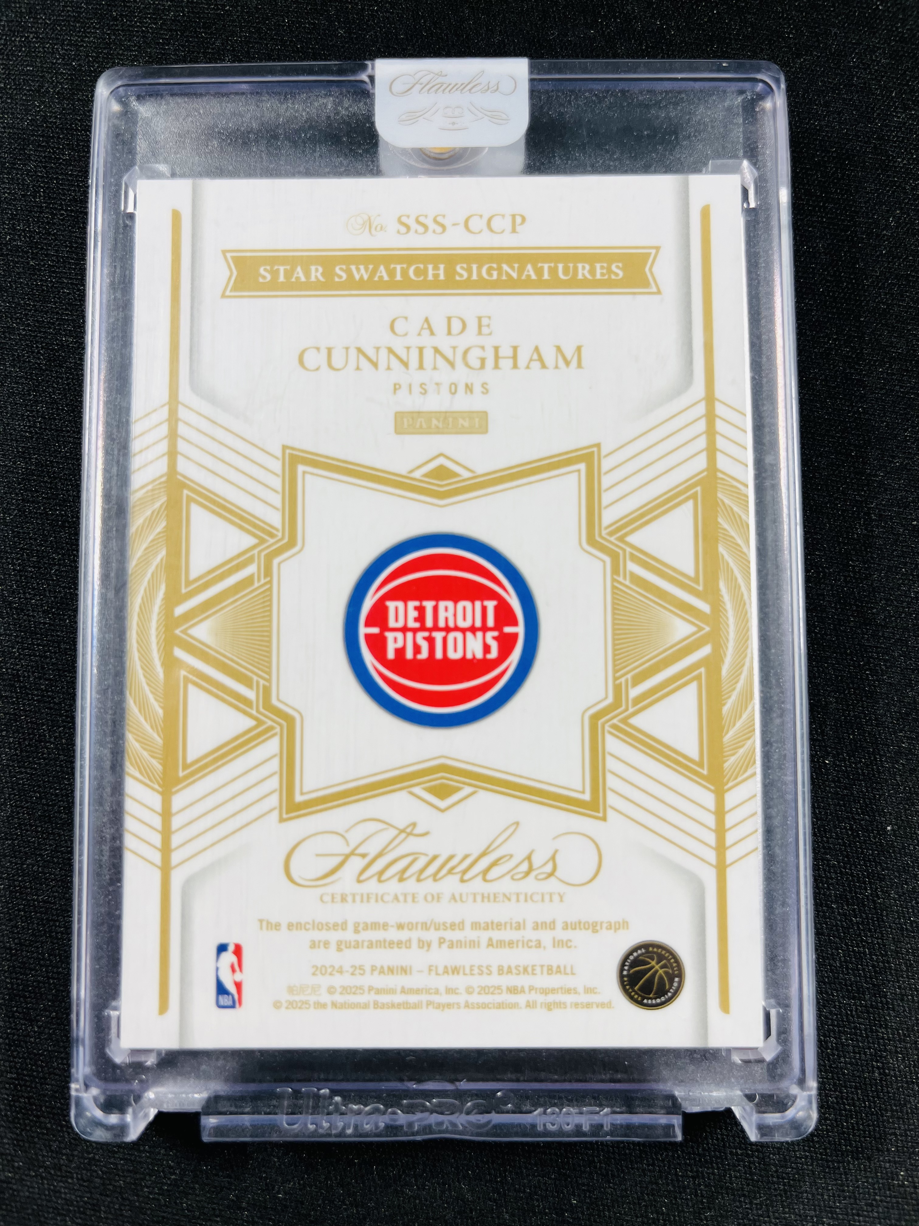 【古都代拍精品】2024-25 Flawless 手提 Cade Cunningham 凯德 坎宁安 康宁汉姆 CC 活塞 Patch 切耐克logo大钩子 卡签 签字 3编 3/3 尾编 Star Swatch SS 260601福州卡王