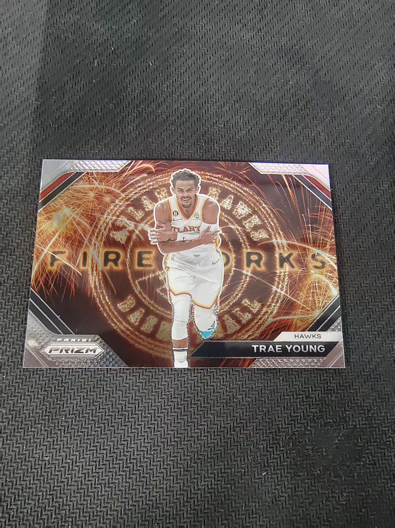 【可合并,不累计】2023-24 Panini Prizm Trae Young 特雷杨 吹杨 老鹰 烟花特卡 PZ 划痕 边角微瑕 介意勿拍 #20