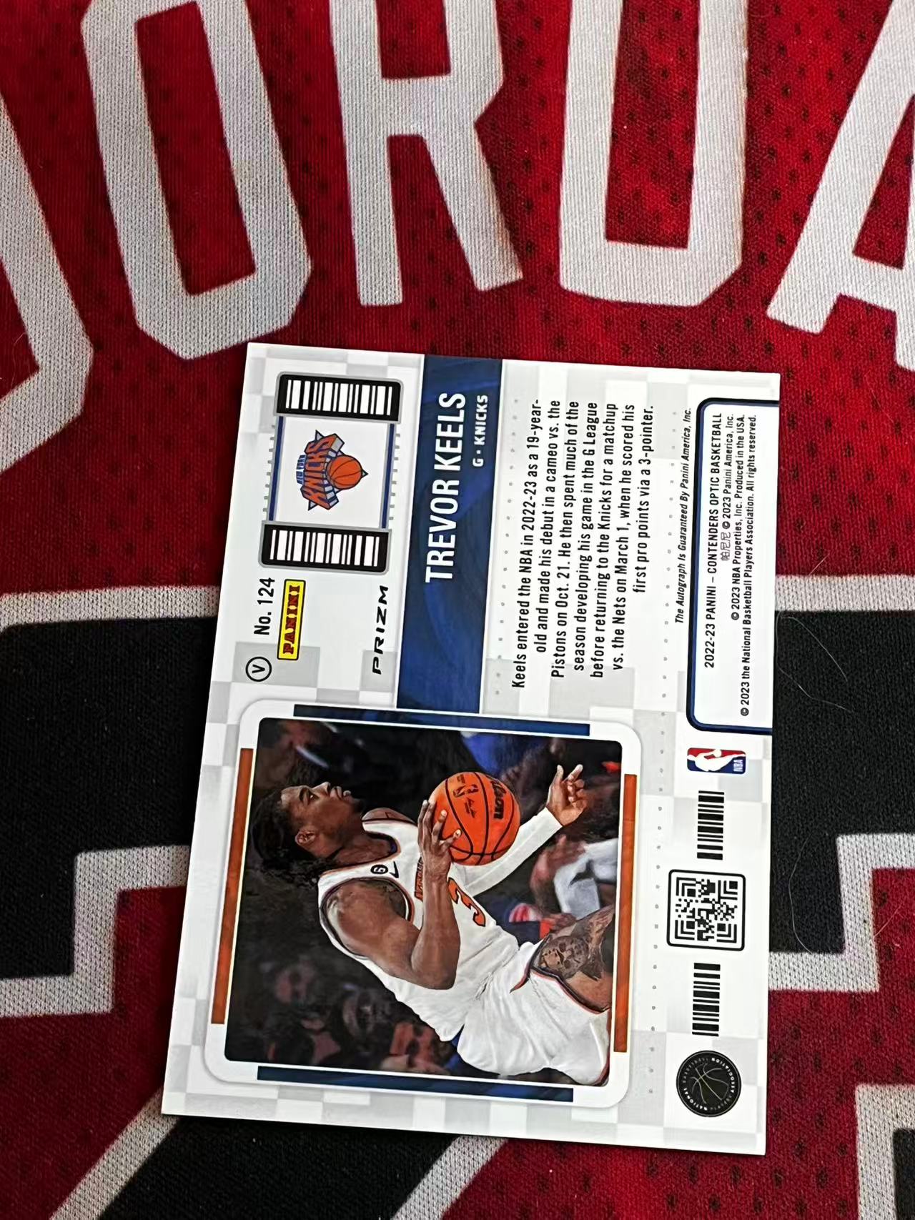 【接寄拍费】2022-23 PANINI CONTENDERS OPTIC 球票系列 尼克斯 新秀RC 特雷弗基尔斯 签字卡 卡签 变化版新秀球票 红波纹折 折射【烂臭嘴拍卖】