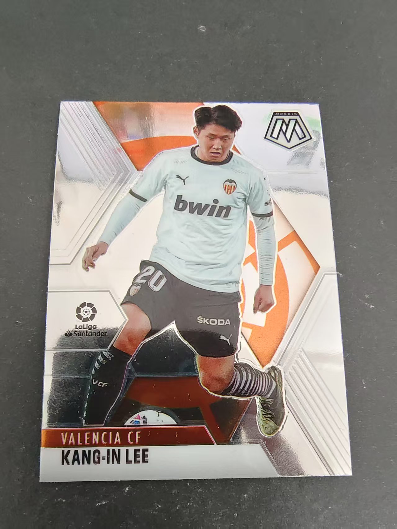 【可合并,不累计】2020-21 Panini Mosaic Kang in Lee 李康仁 银折 西甲 马赛克 韩国 瓦伦西亚 巴黎圣日耳曼 划痕 边角瑕疵 #71